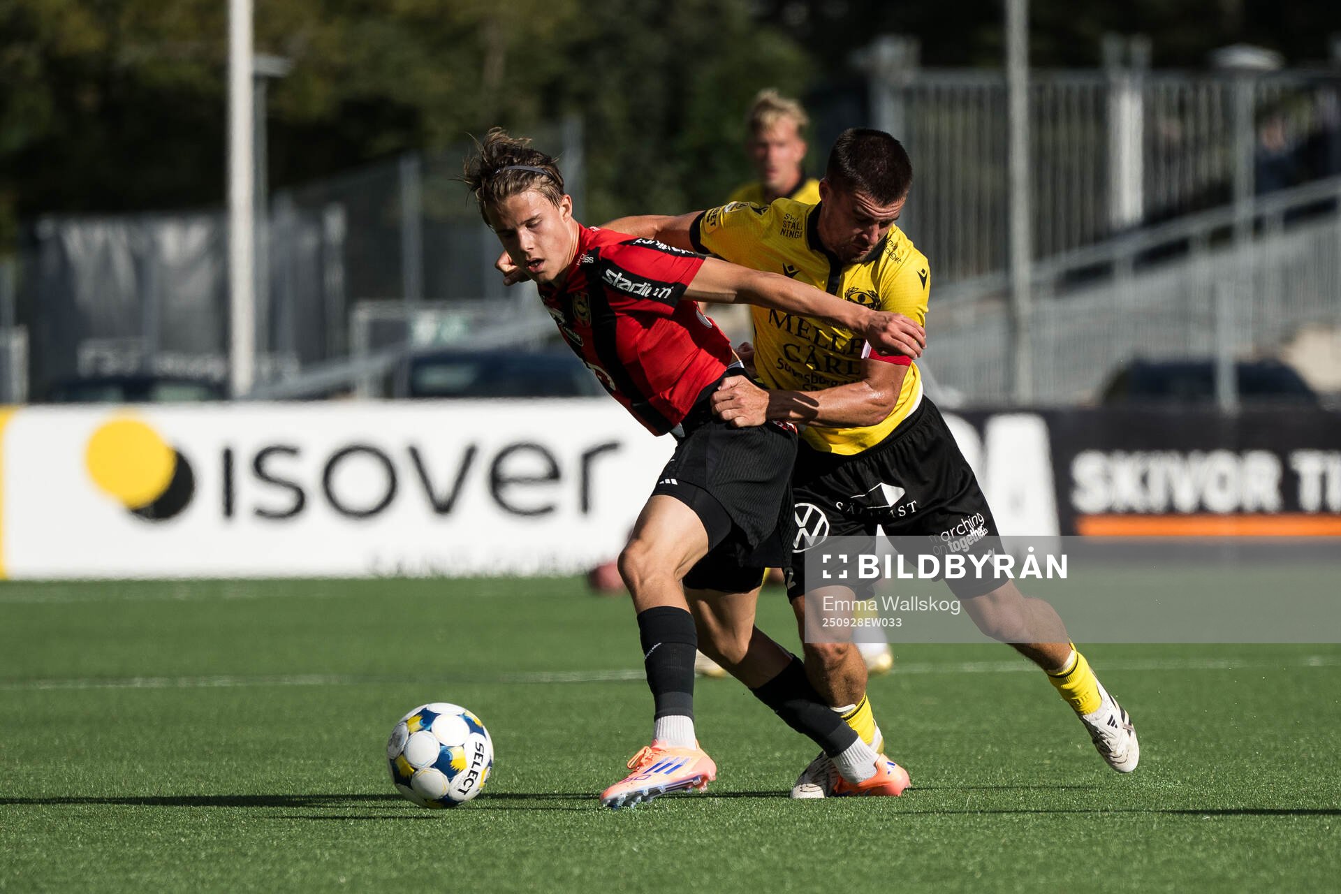 Brommapojkarnas Love Arrhov och Mjällbys Jesper Gustavsson