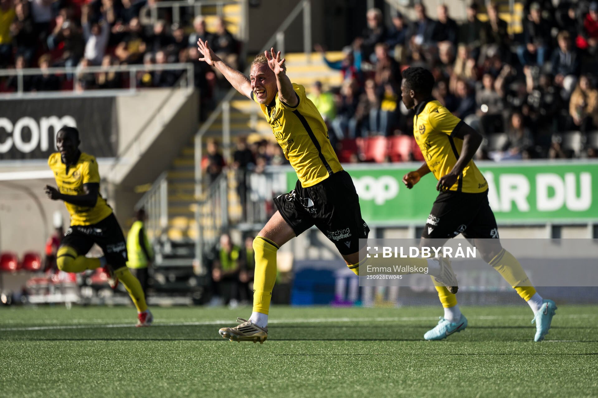 Mjällbys Herman Johansson jublar