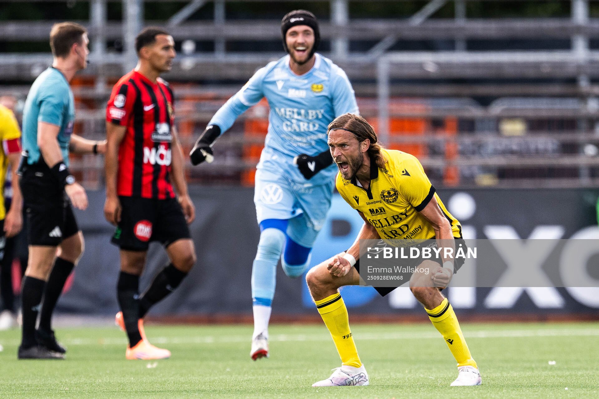 Mjällbys Tom Pettersson jublar