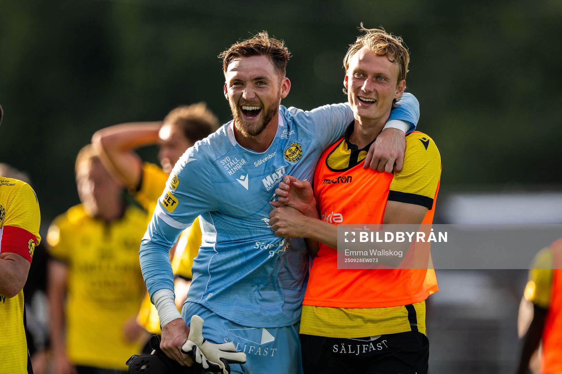 Mjällbys målvakt Noel Törnqvist och Alexander Johansson