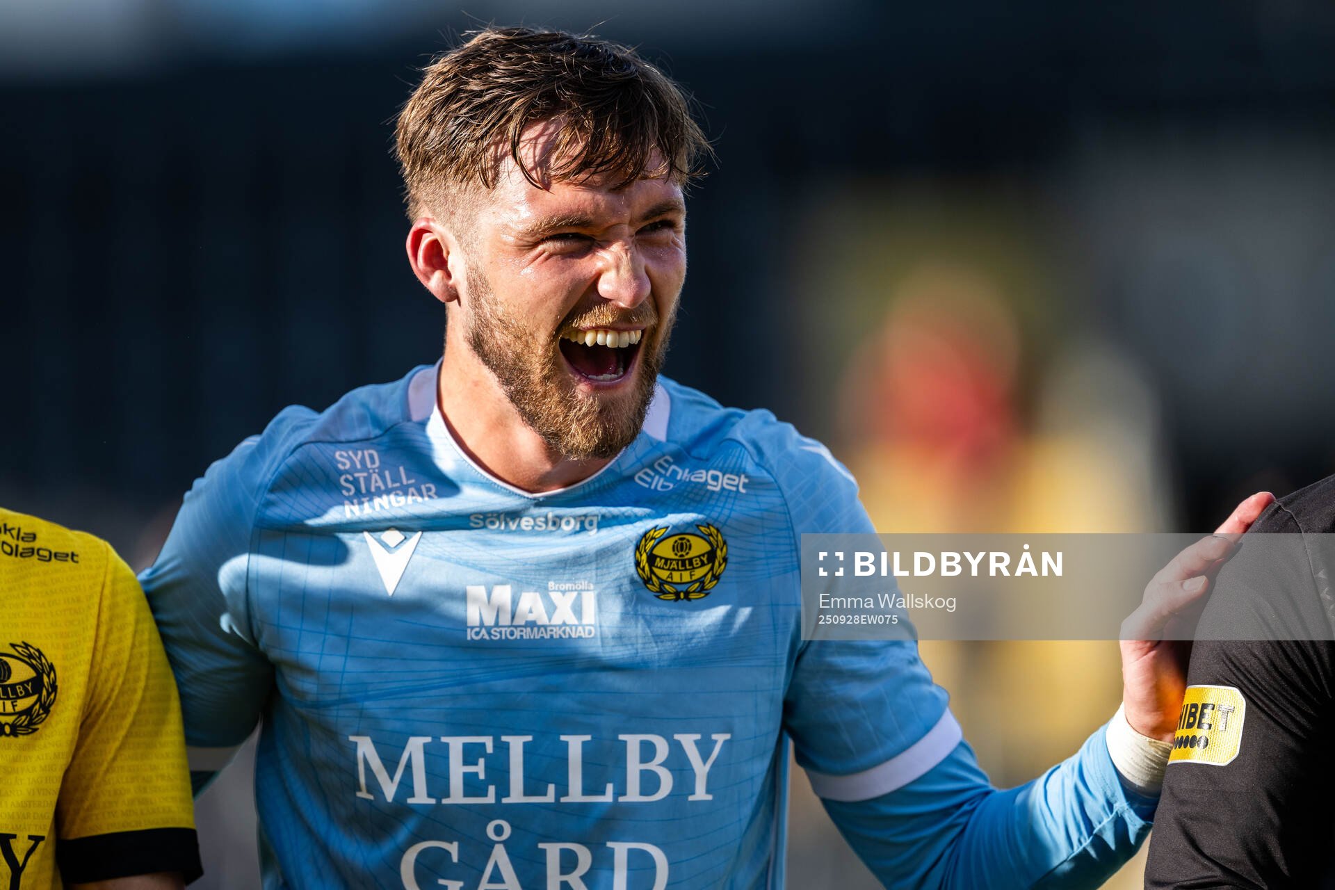 Mjällbys målvakt Noel Törnqvist jublar