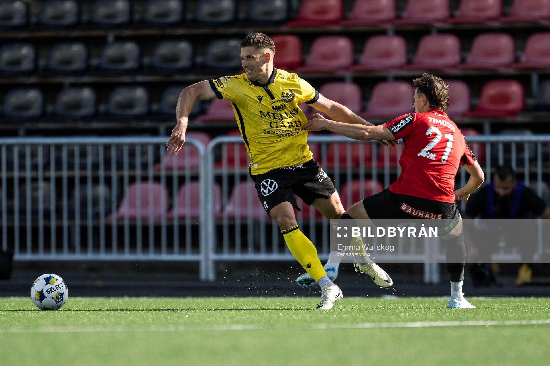Mjällbys Timo Stavitski och Brommapojkarnas Alex Timossi