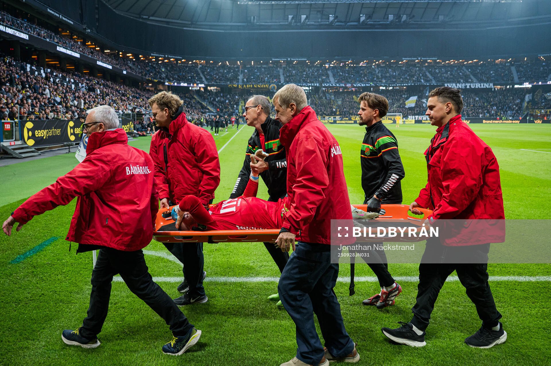 GAIS målvakt Mergim Krasniqi har ont och får vård