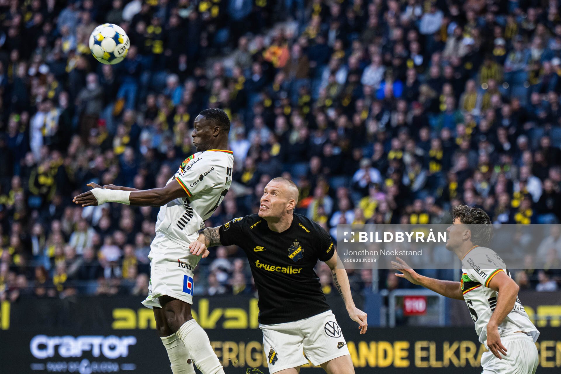 GAIS Ibrahim Diabate och AIKs Thomas Poppler Isherwood