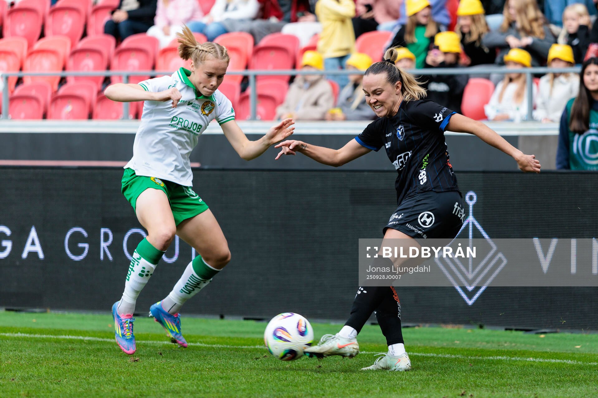 Hammarbys Julie Blakstad och Växjö DFFs Larkin Russel