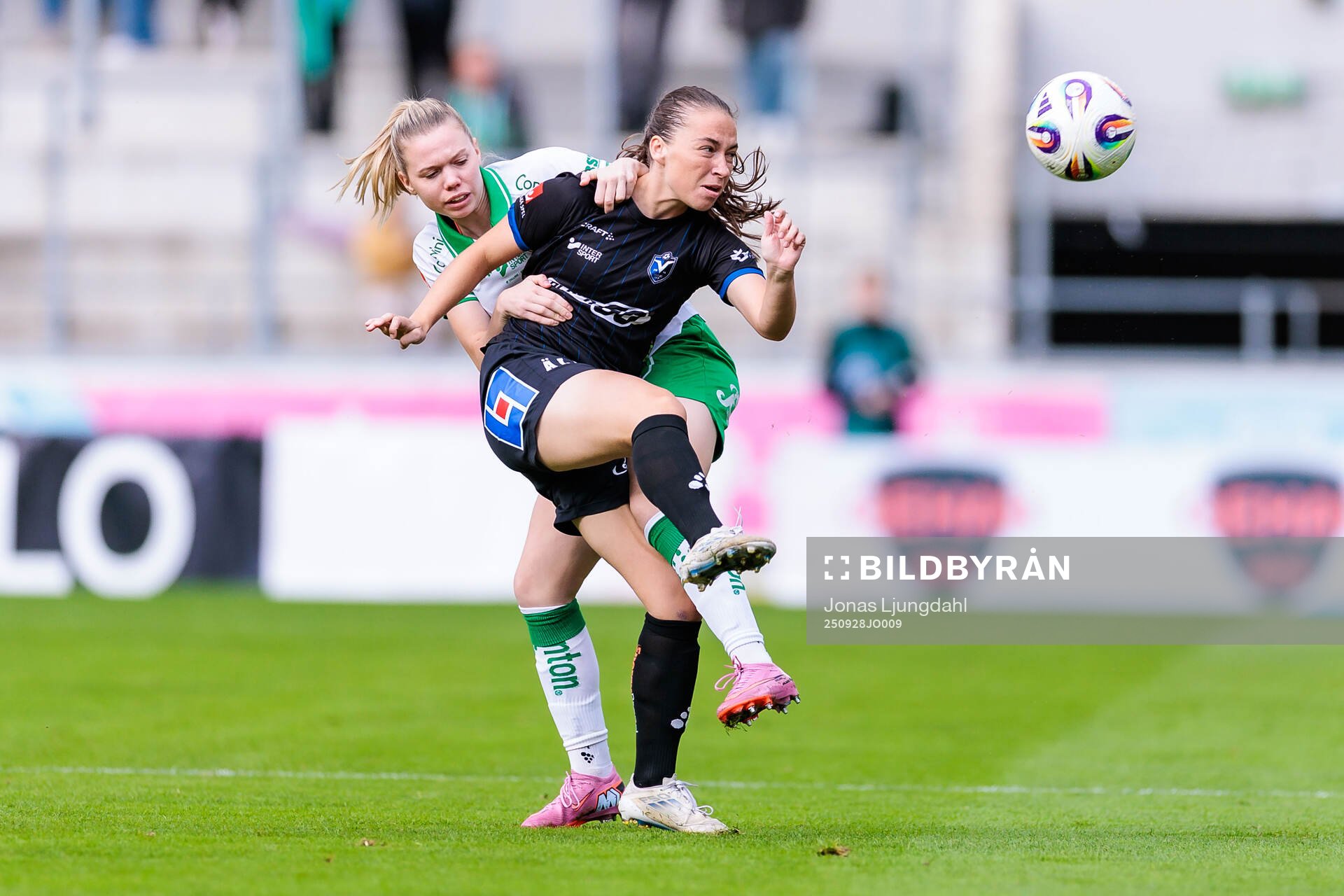 Hammarbys Bea Sprung och Växjö DFFs Mariann Høgh Nielsen