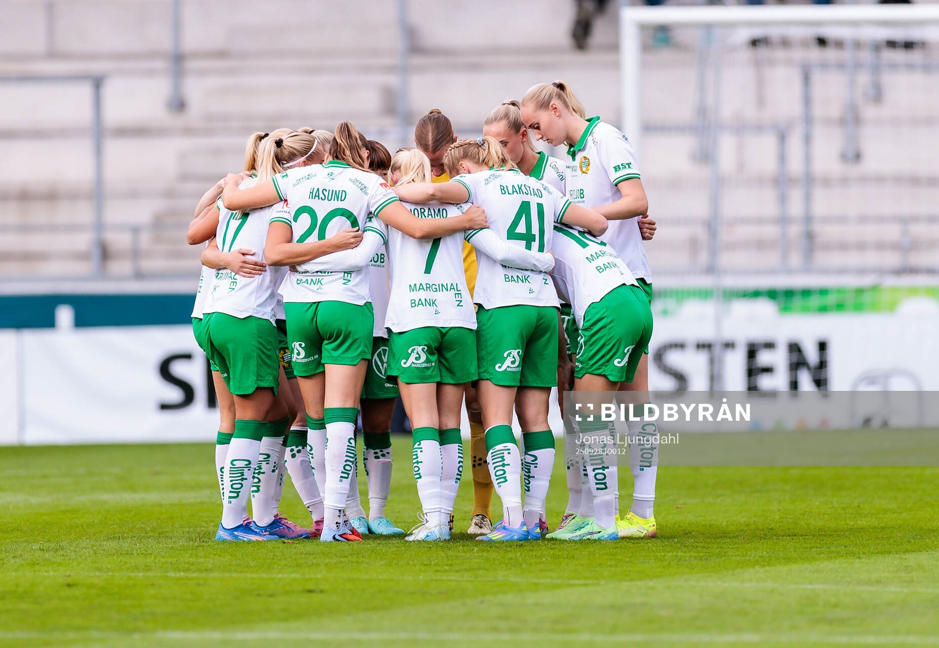 Hammarbys spelare samlas