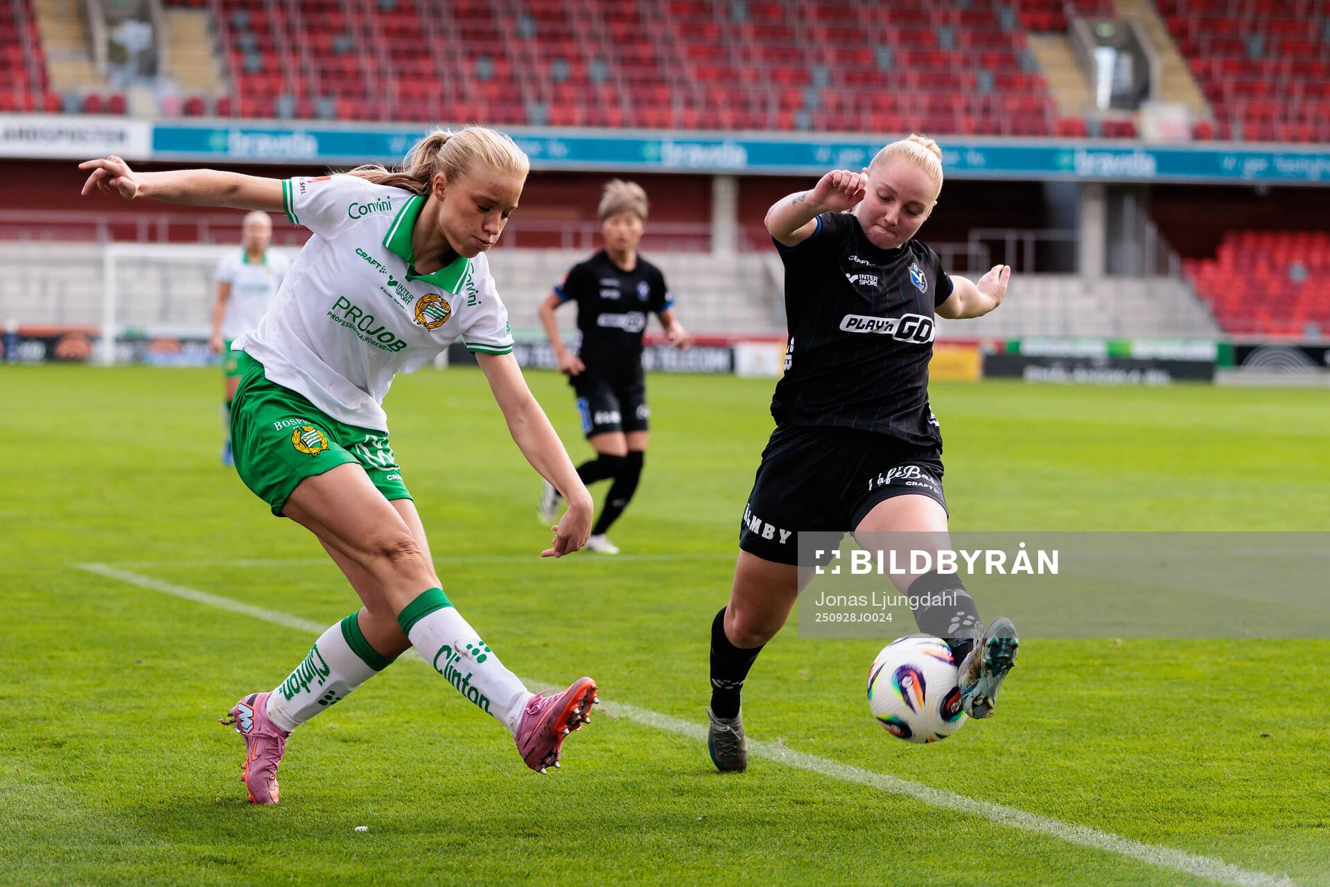 Hammarbys Smilla Holmberg och Växjö DFFs Sophia