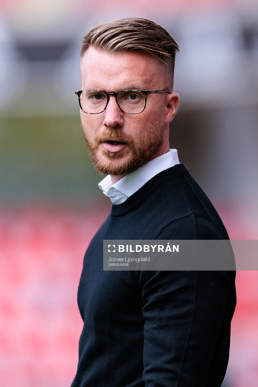 Växjö DFFs huvudtränare Olof Unogård