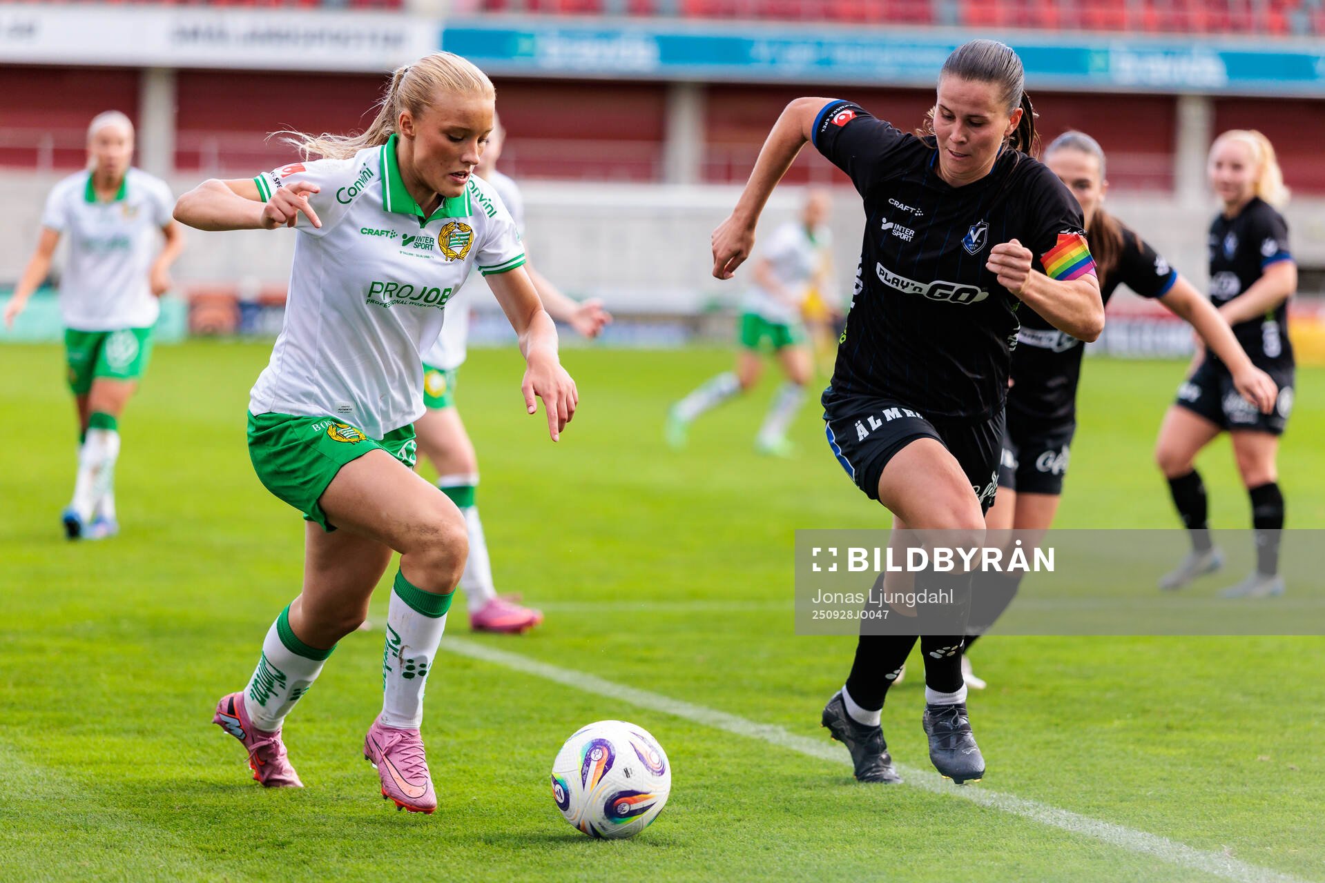 Hammarbys Smilla Holmberg och Växjö DFFs Josefin Harrysson