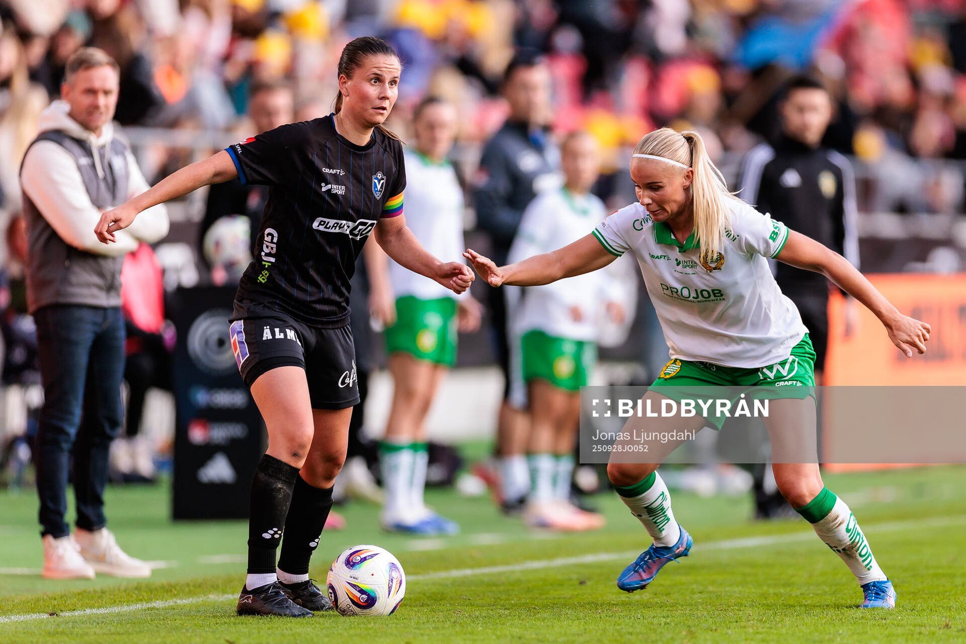 Växjö DFFs Josefin Harrysson och Hammarbys Stina