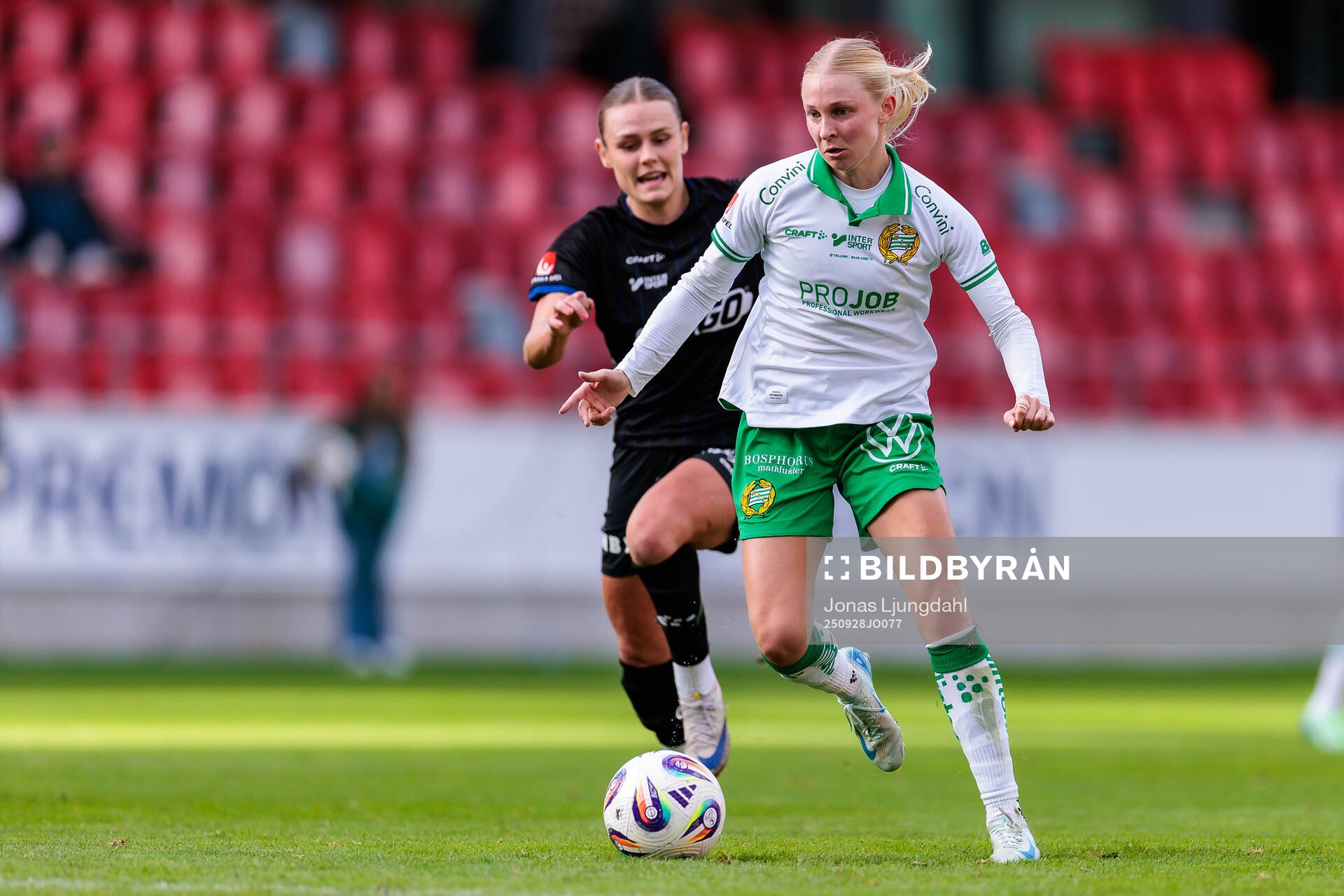 Hammarbys Emilie Joramo och Växjö DFFs Maja Bodin