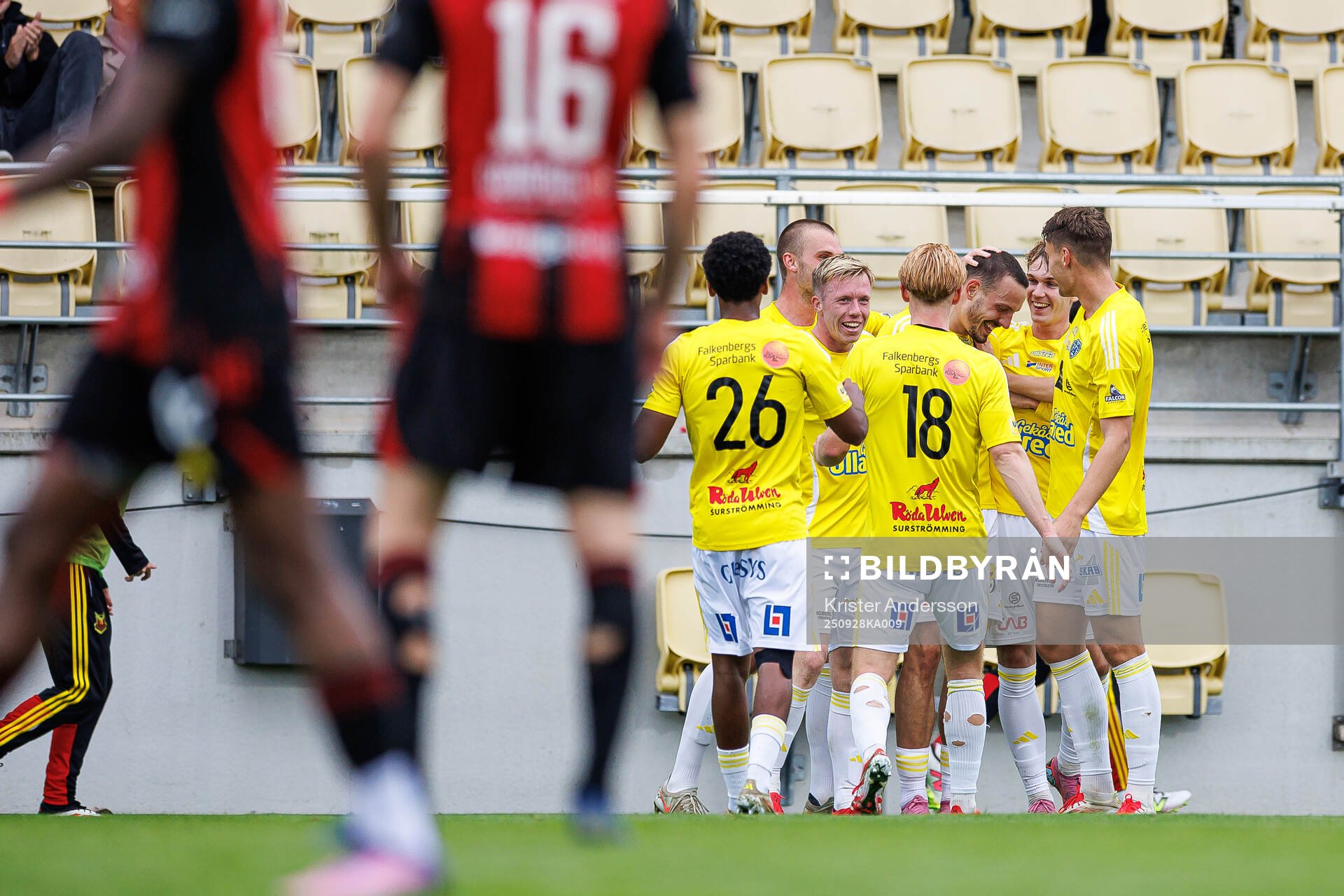 Falkenbergs Viktor Ekblom jublar