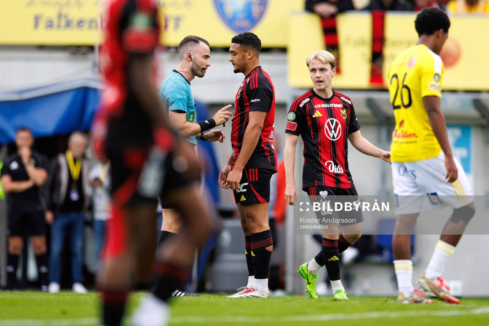 Östersunds Gideon Granström och Domare Jasmin Svraka