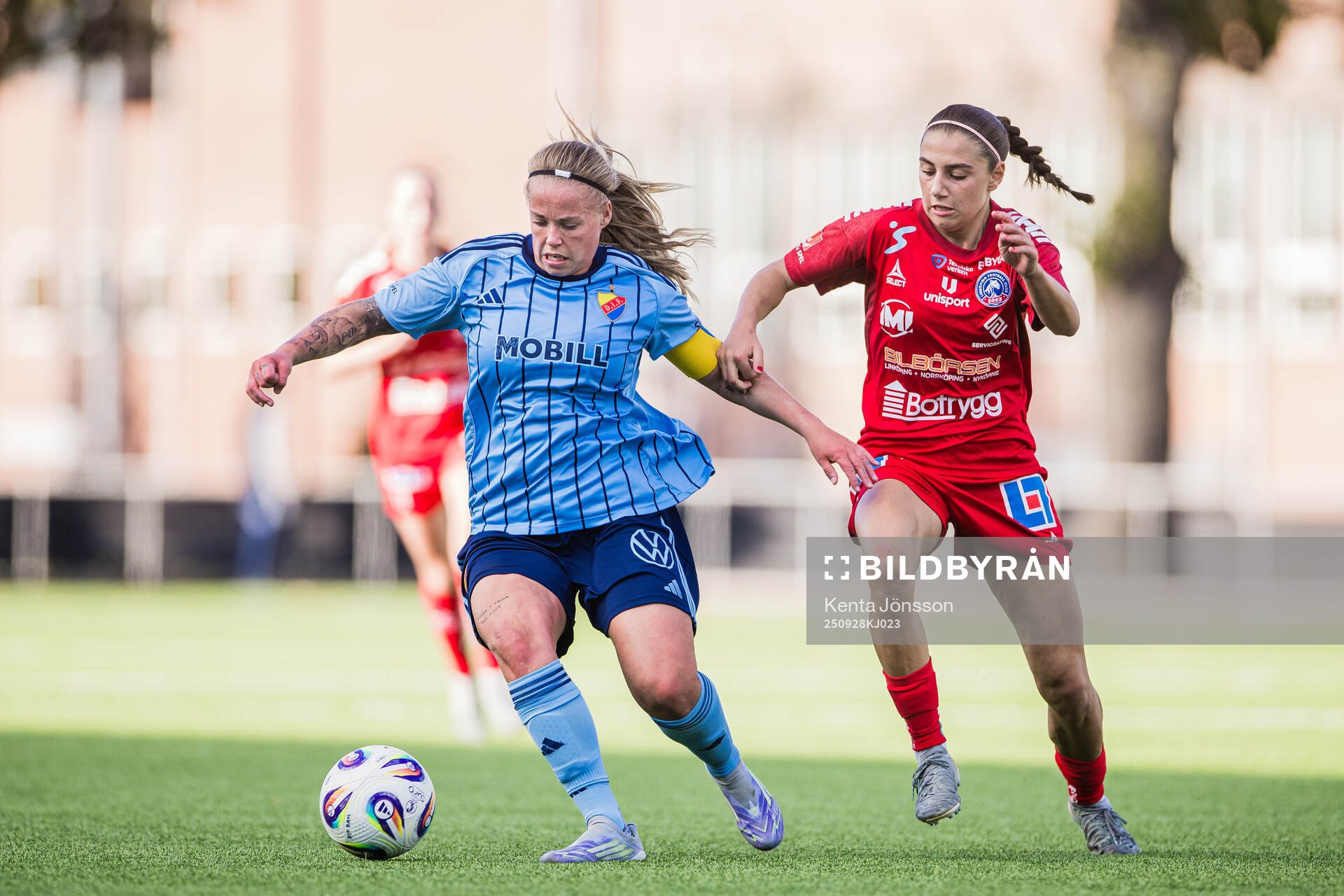 Djurgårdens Therese Åsland och Linköpings Ronja Osman