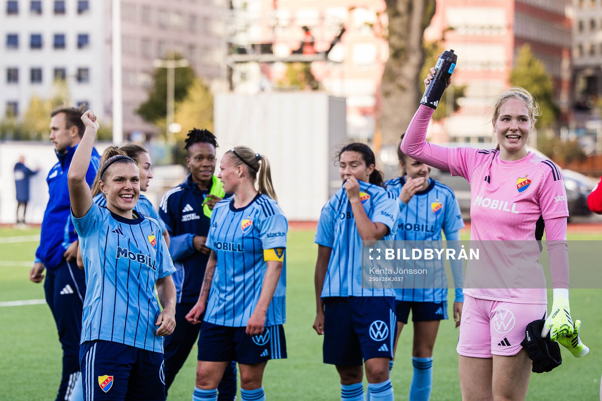 Djurgårdens Alexsandra Lobanova och målvakt Elvira