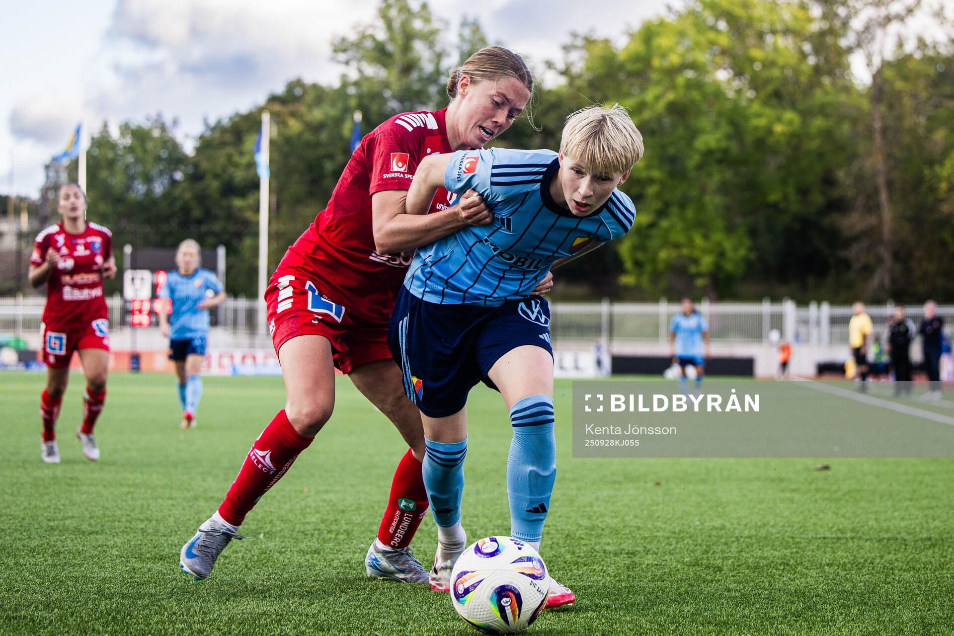 Linköpings Polly Doran och Djurgårdens Olivia Ulenius