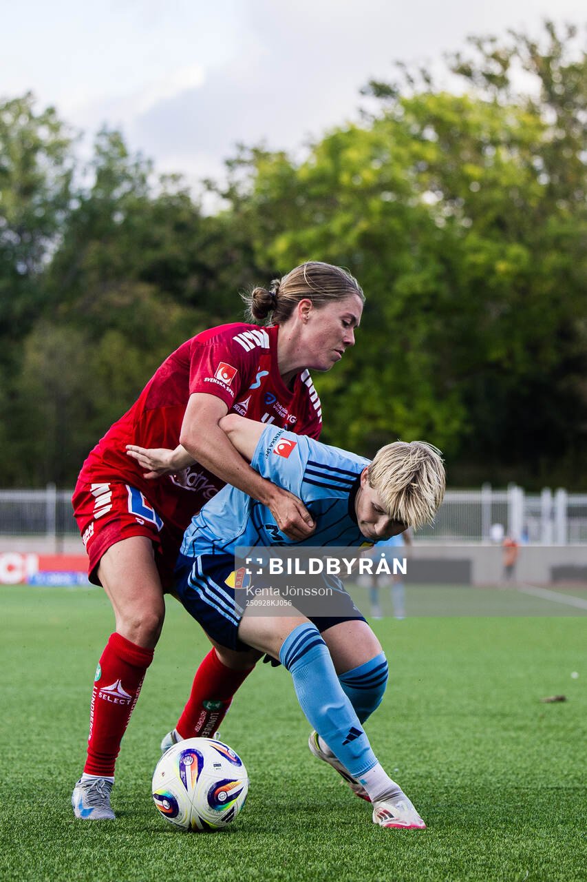 Linköpings Polly Doran och Djurgårdens Olivia Ulenius