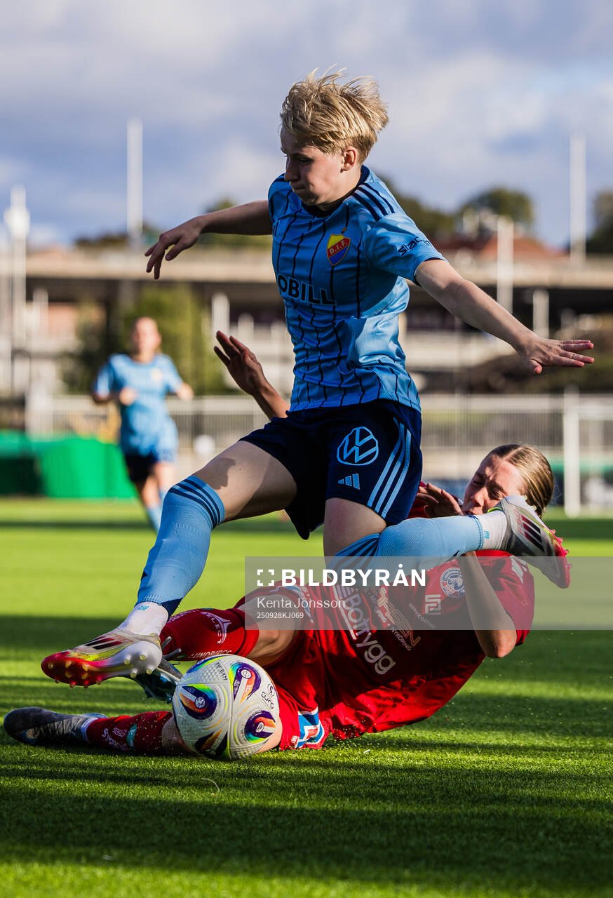 Djurgårdens Olivia Ulenius och Linköpings Polly Doran