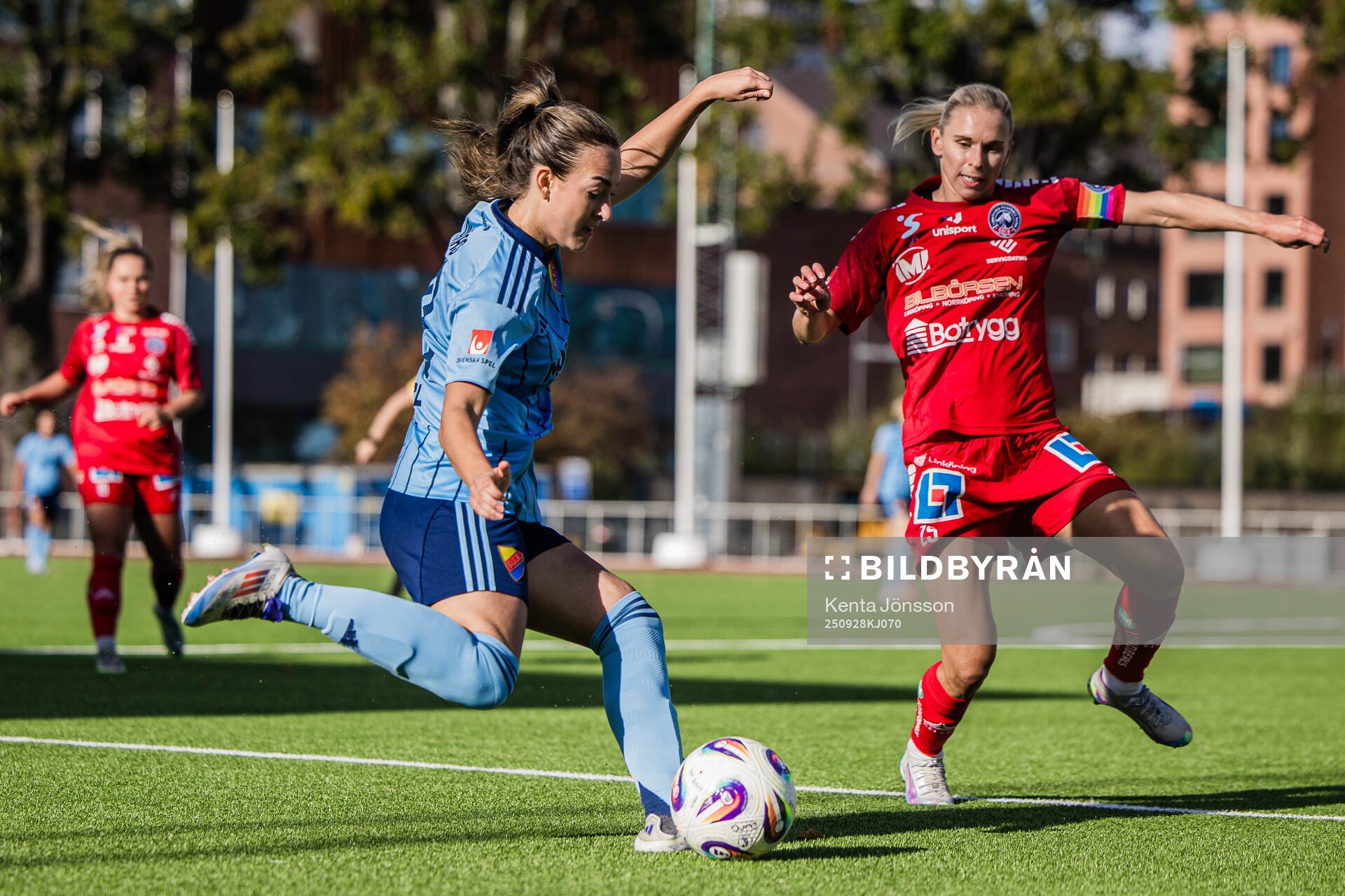 Djurgårdens Lucia Duras och Linköpings Jonna Andersson