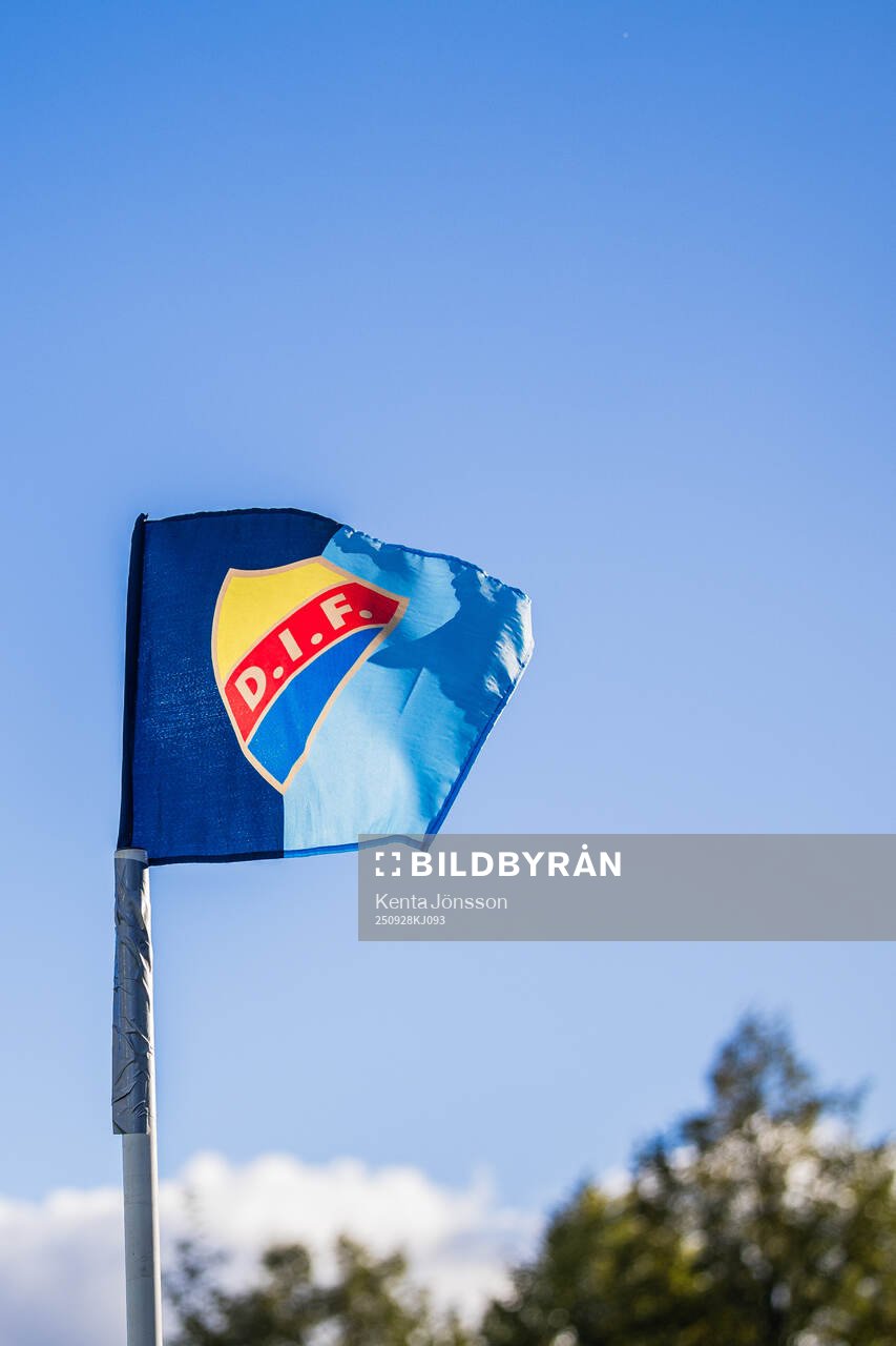 En hörnflagga med Djurgårdens klubbemblem