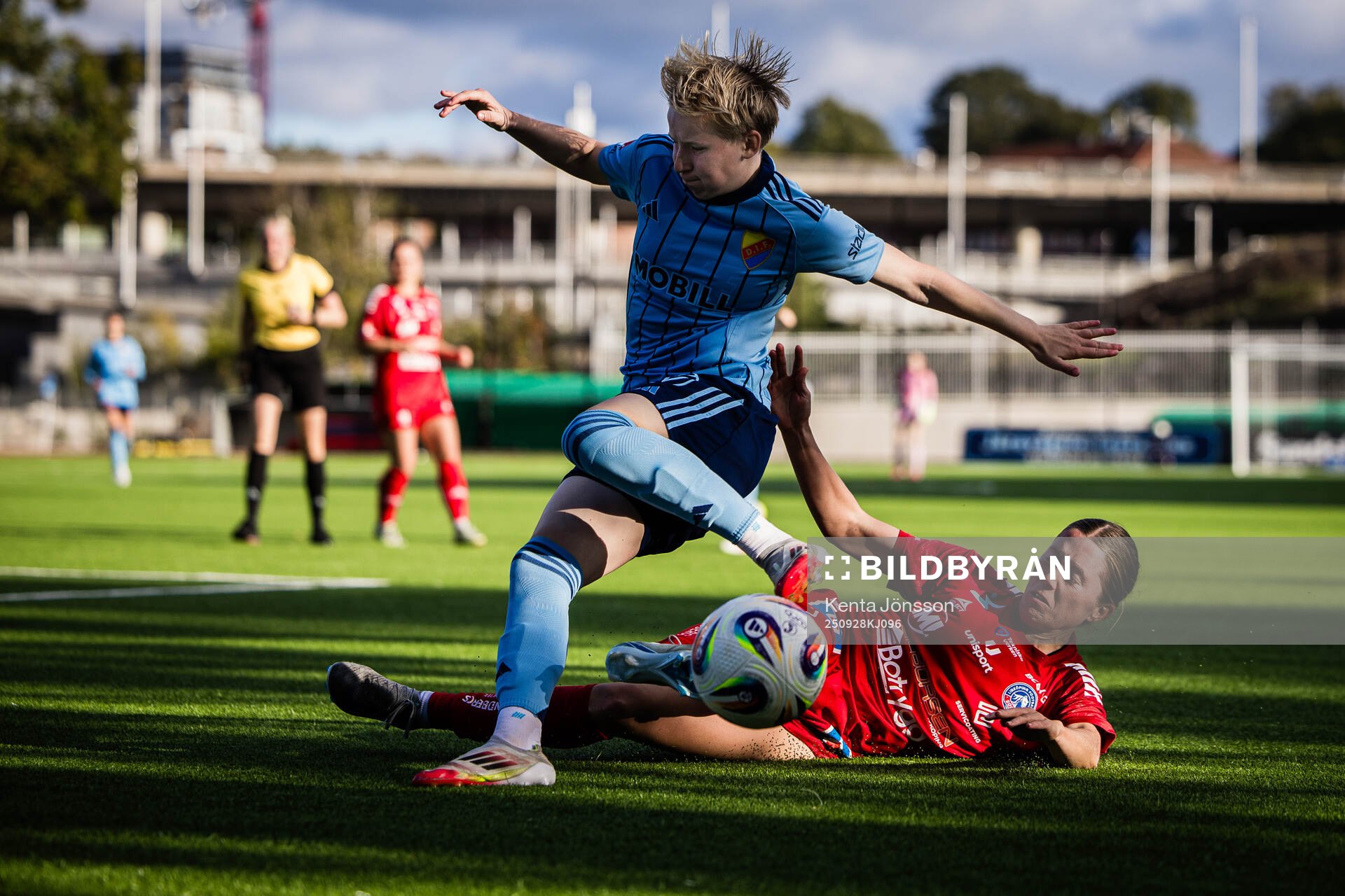 Djurgårdens Olivia Ulenius och Linköpings Polly Doran