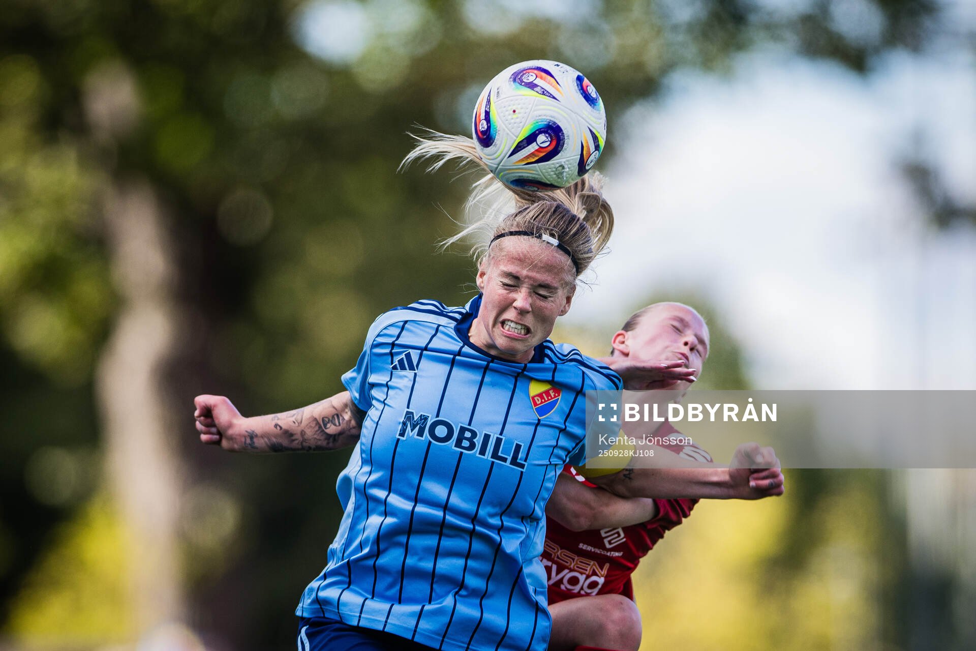 Djurgårdens Therese Åsland och Linköpings Ella Lundin