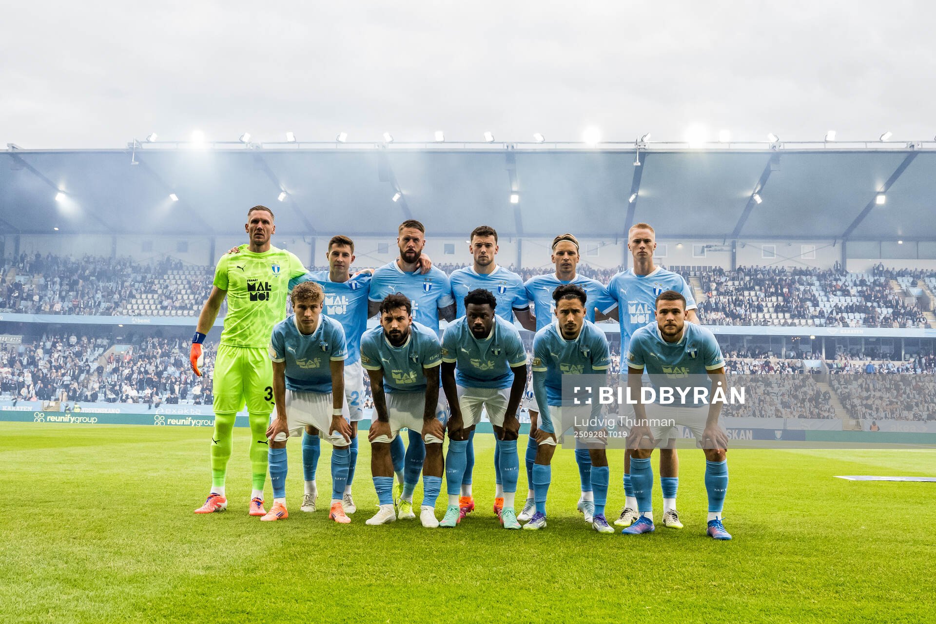 Malmö FFs startelva ställer upp för en lagbild