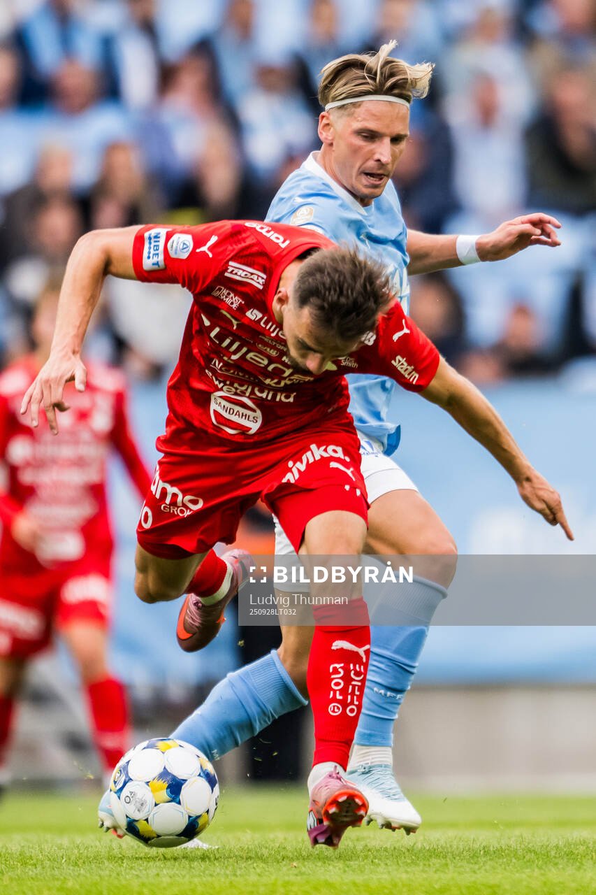 Värnamos Ajdin Zeljkovic och Malmö FFs Jens Stryger Larsen