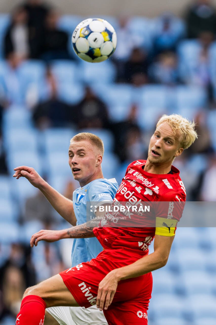 Malmö FFs Daniel Gudjohnsen och Värnamos Victor Larsson