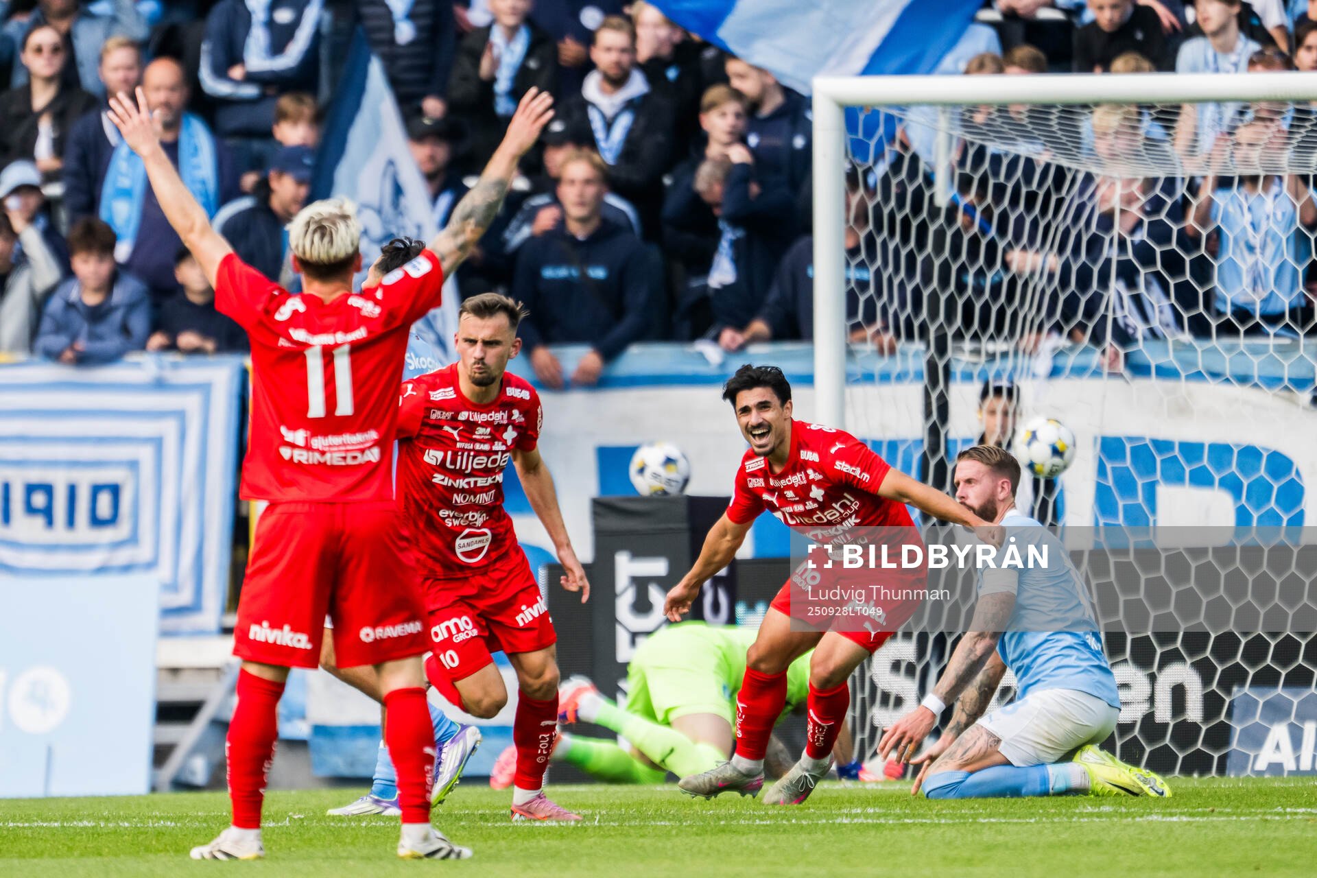 Värnamos Ajdin Zeljkovic jublar
