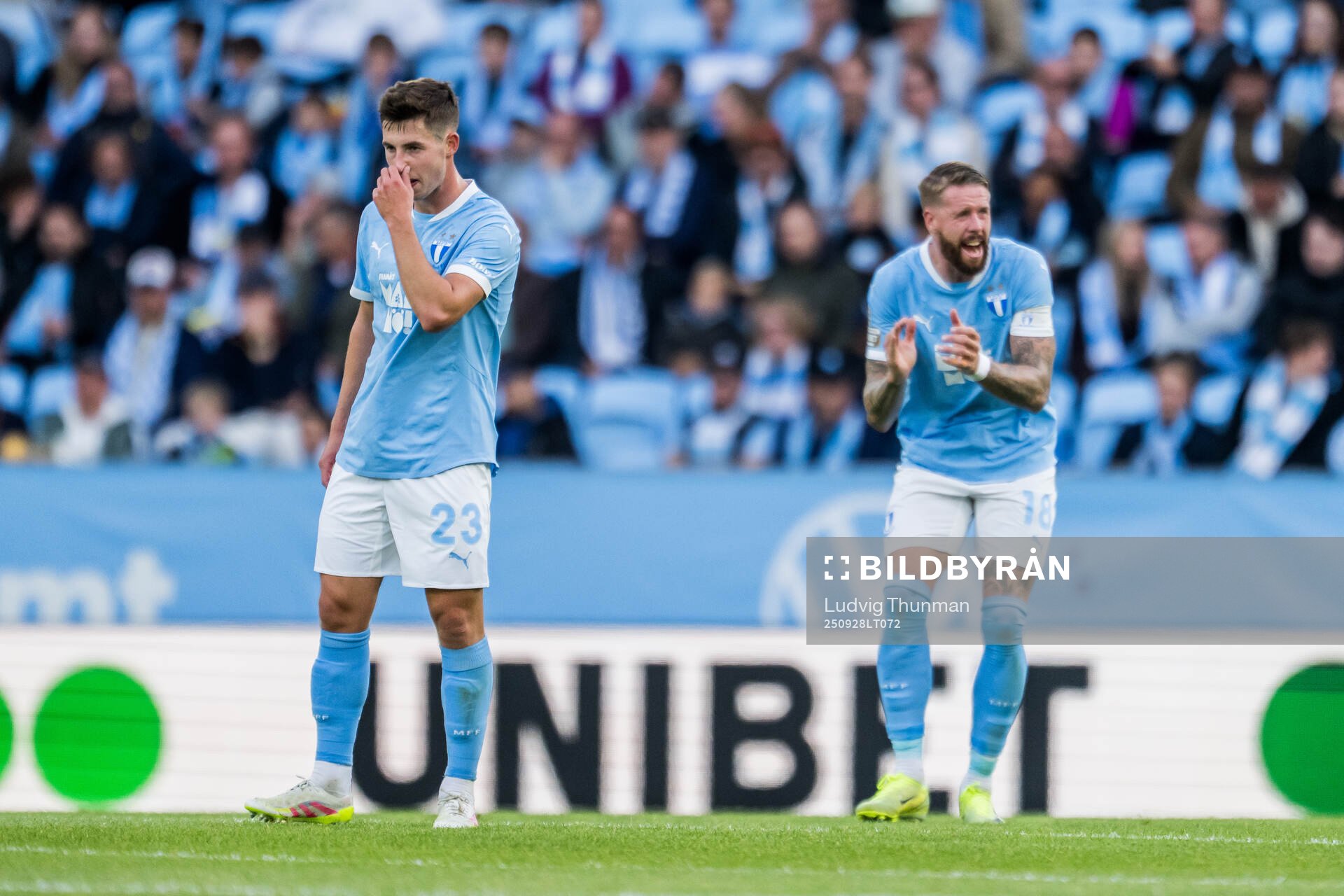 Malmö FFs Lasse Berg Johnsen och Pontus Jansson deppar