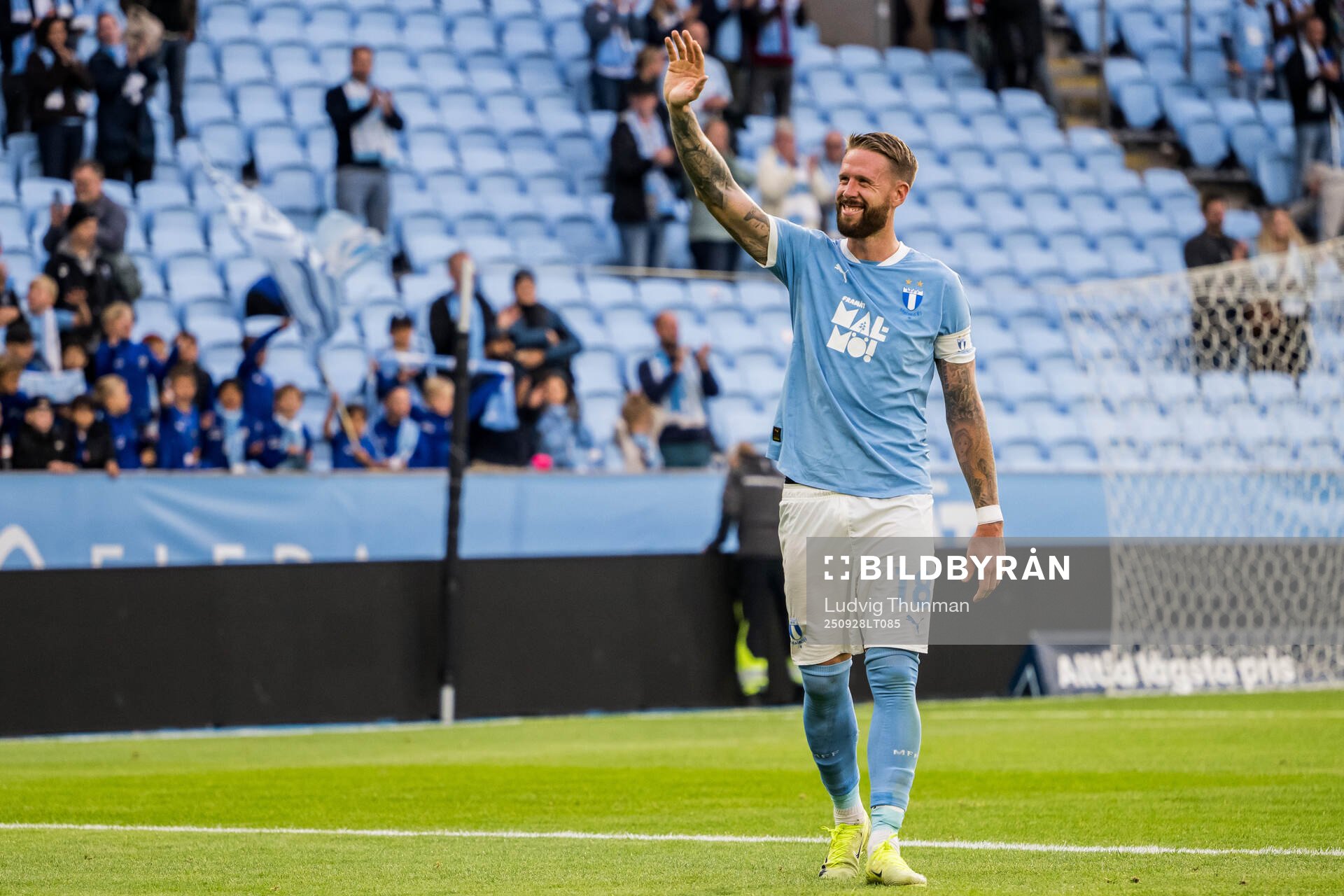 Malmö FFs Pontus Jansson tackar publiken