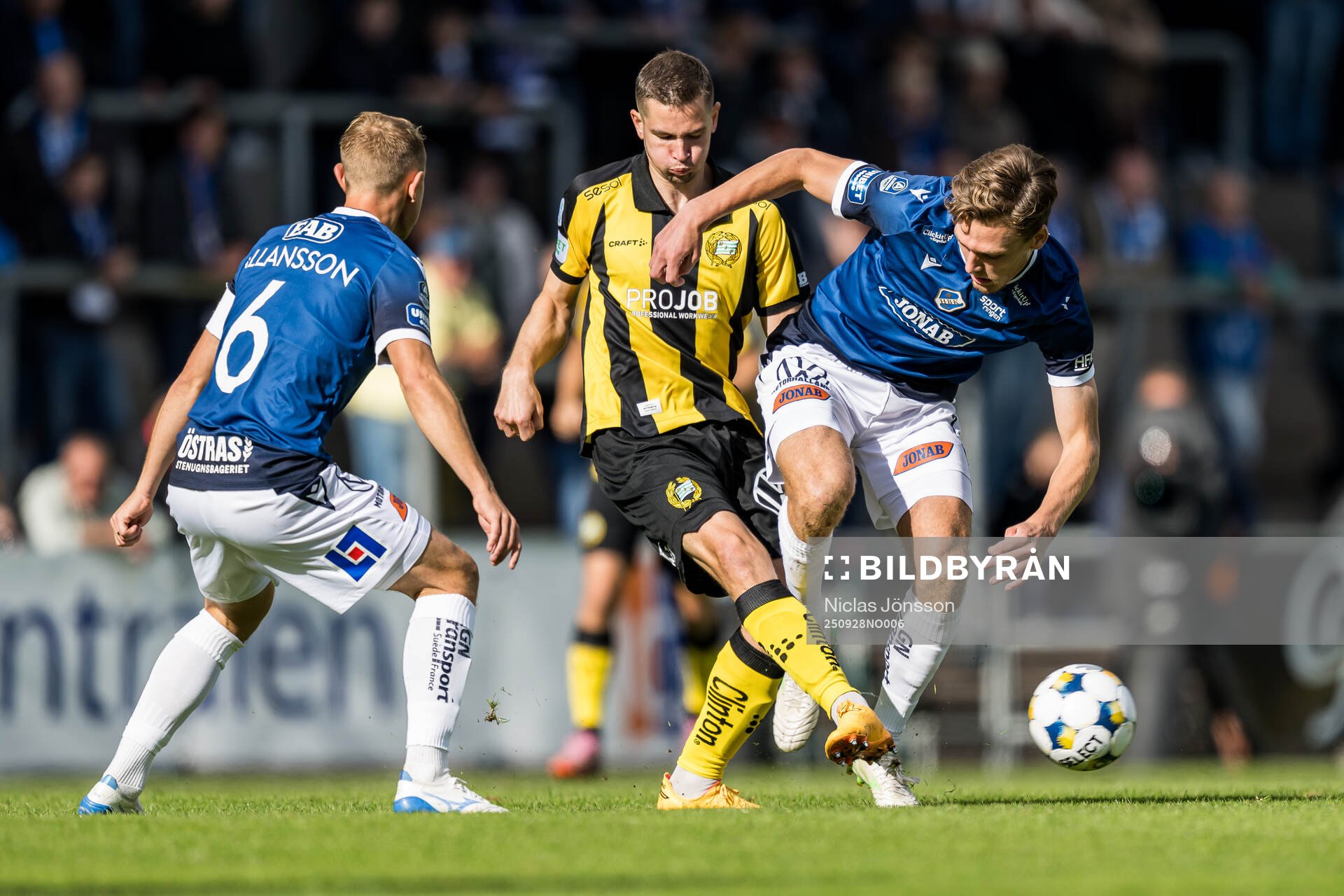 Hammarbys Oscar Johansson Schellhas och Halmstads Villiam