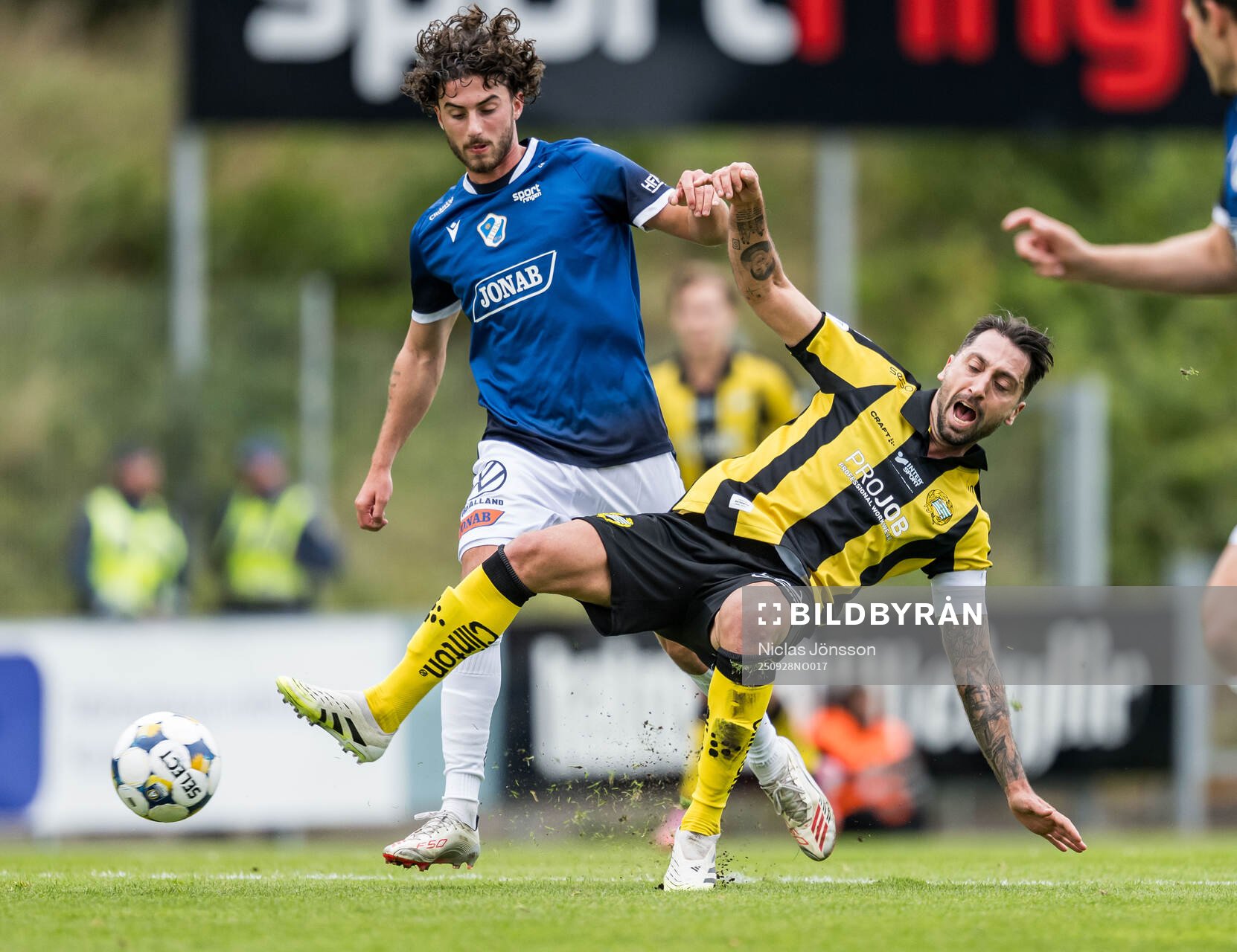 Halmstads Rocco Ascone och Hammarbys Nahir Besara