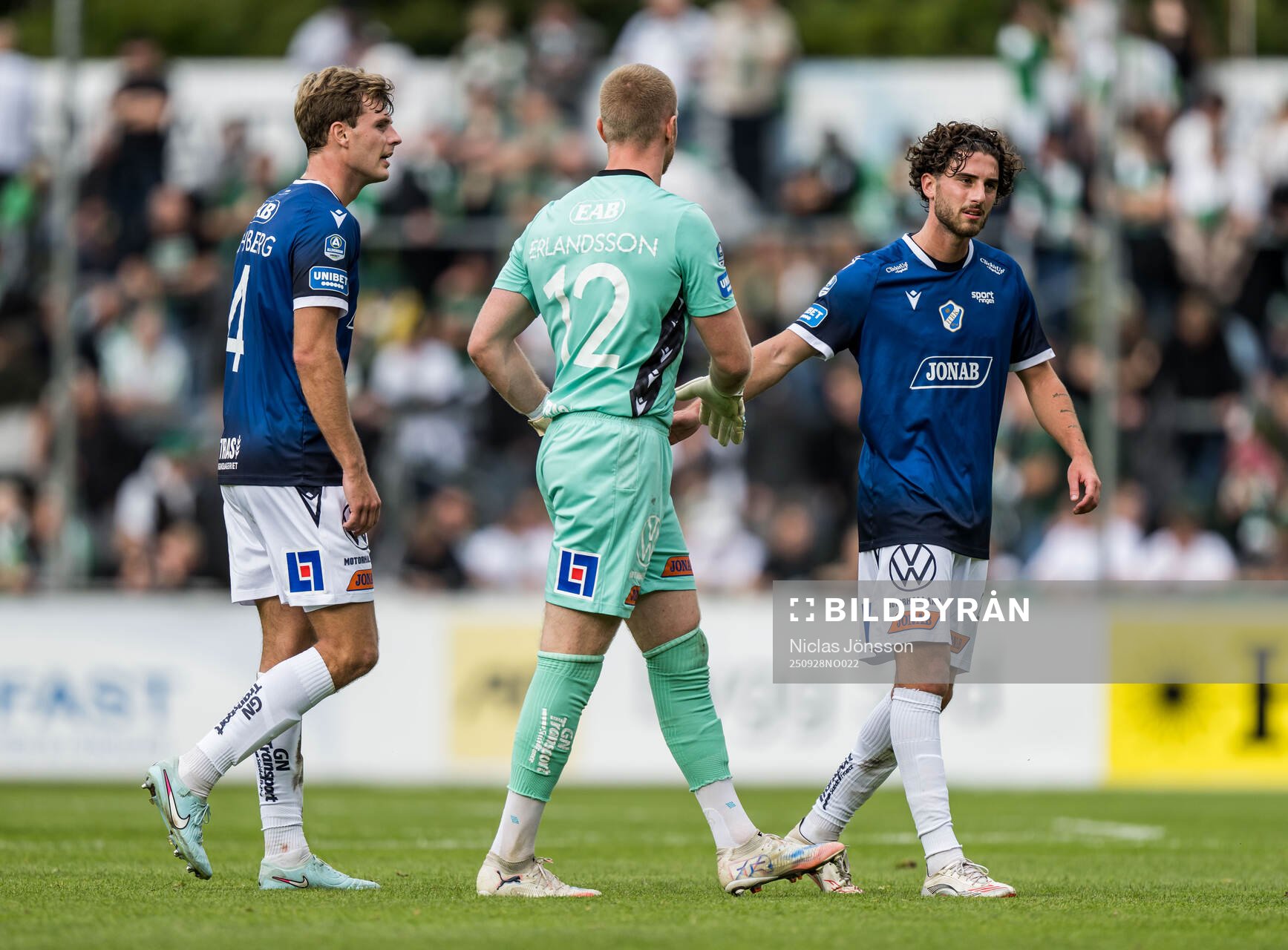 Halmstads Filip Schyberg, målvakt Tim Erlandsson och Rocco