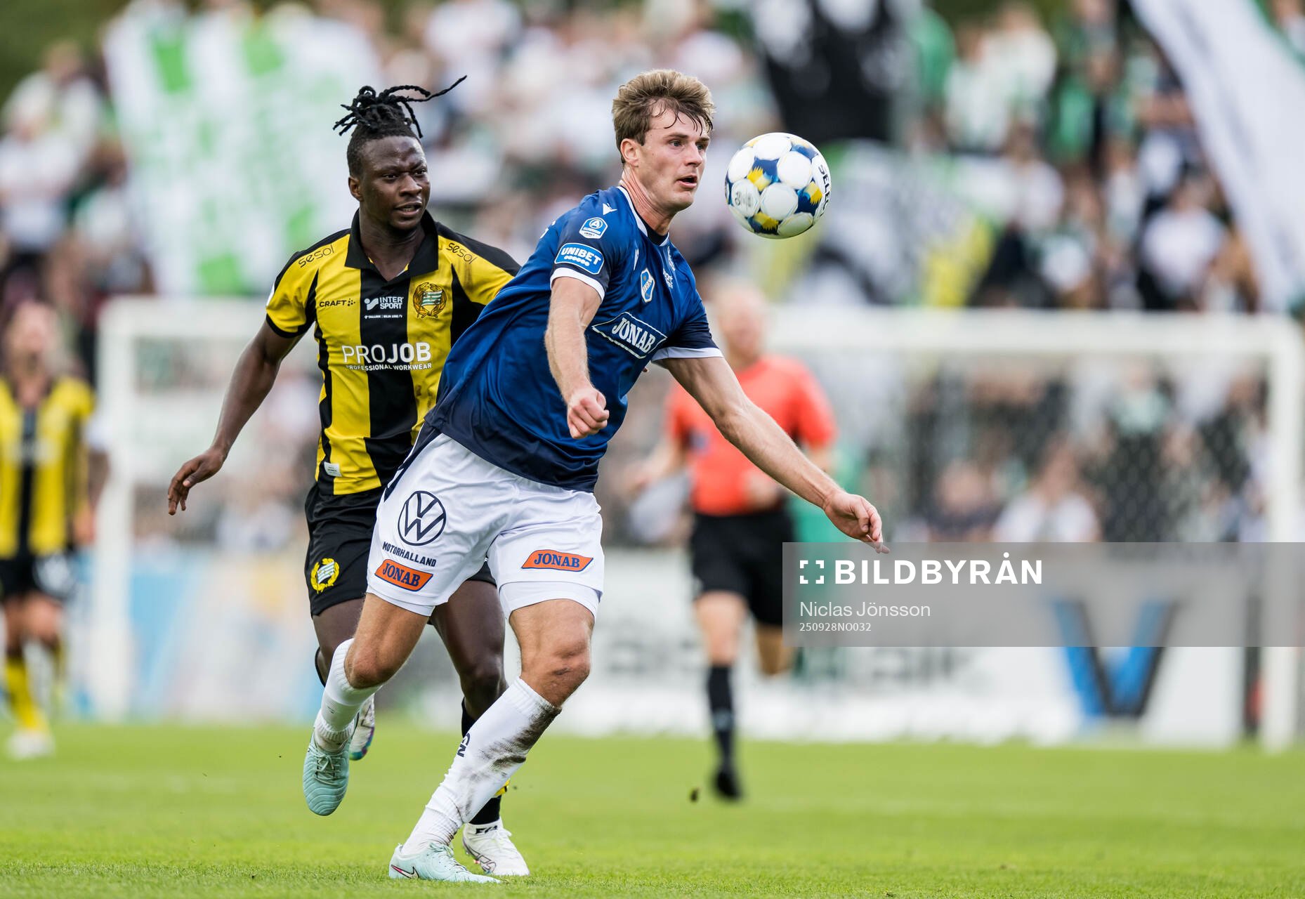 Hammarbys Moise Elohim Victoire Kabore och Halmstads Filip
