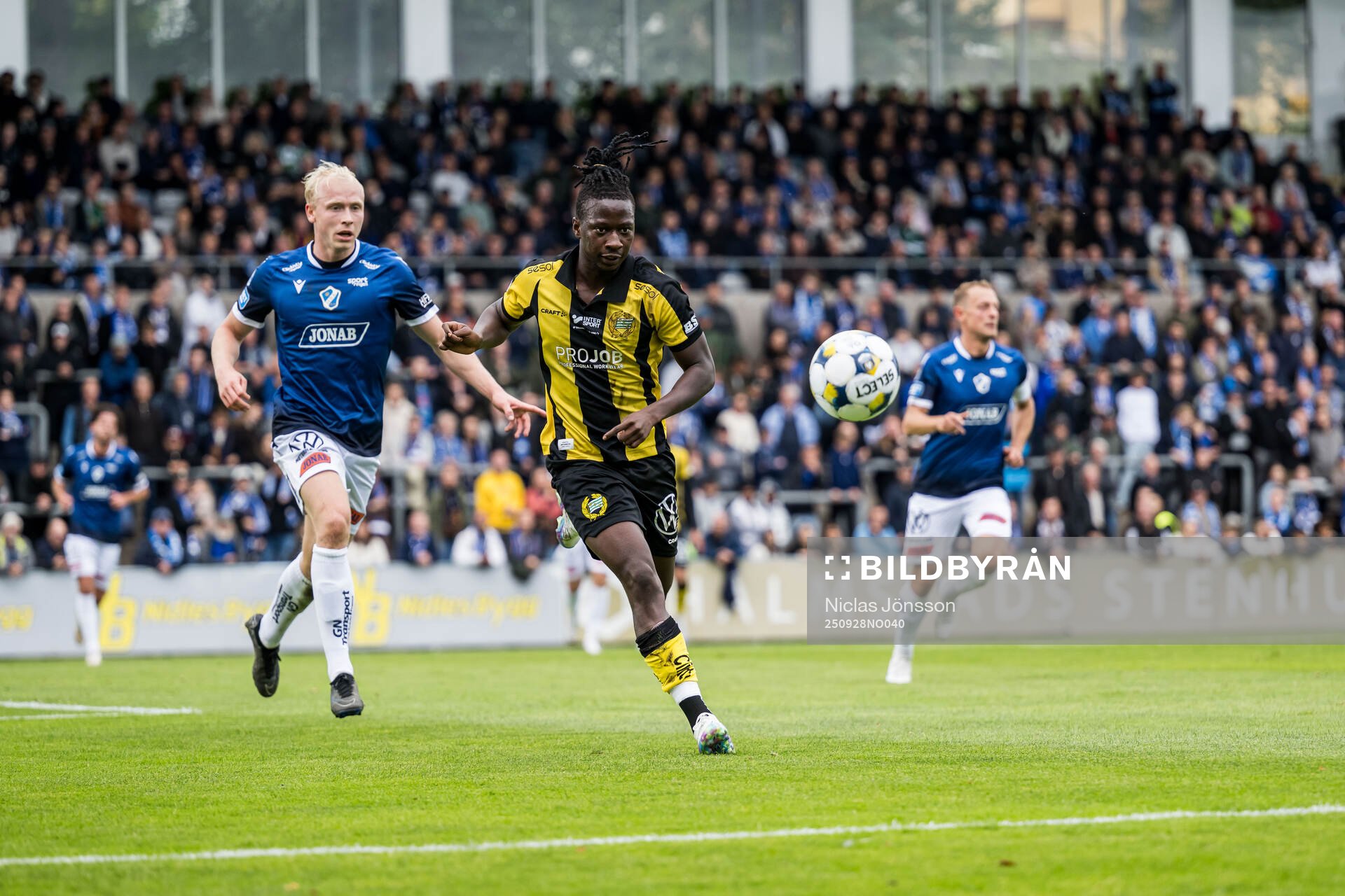 Halmstads André Boman och Hammarbys Moise Elohim Victoire