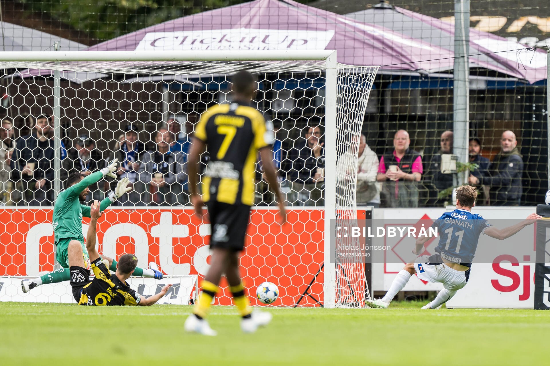 Halmstads Villiam Granath gör 1-0