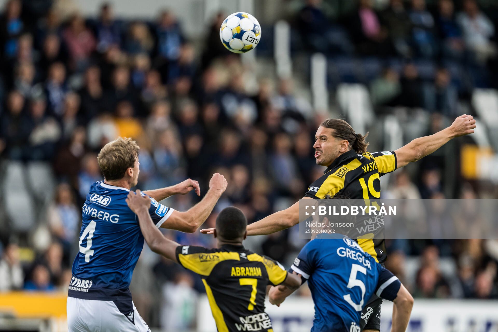 Halmstads Filip Schyberg och Hammarbys Nikola Vasic