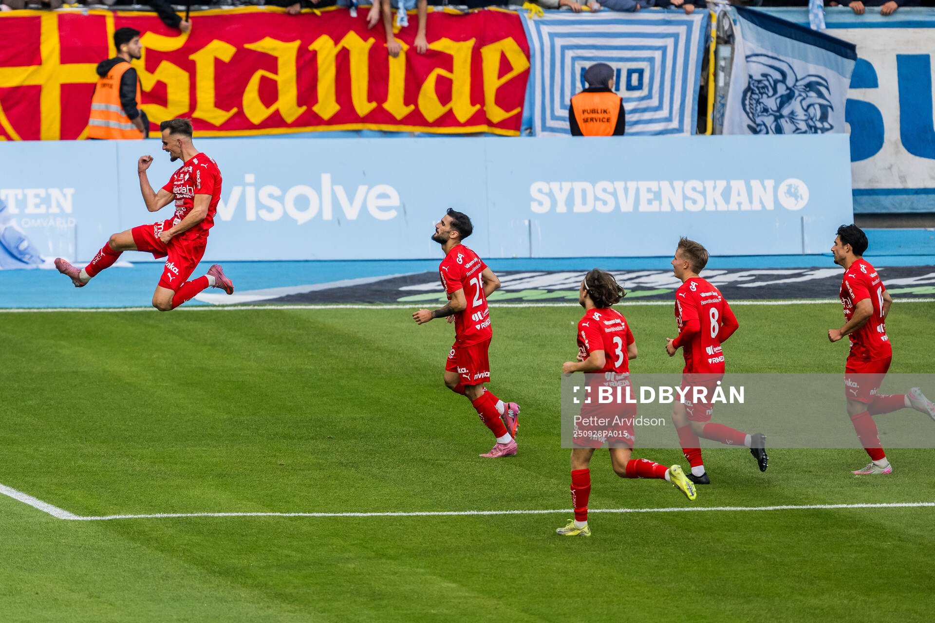 Värnamos Ajdin Zeljkovic jublar
