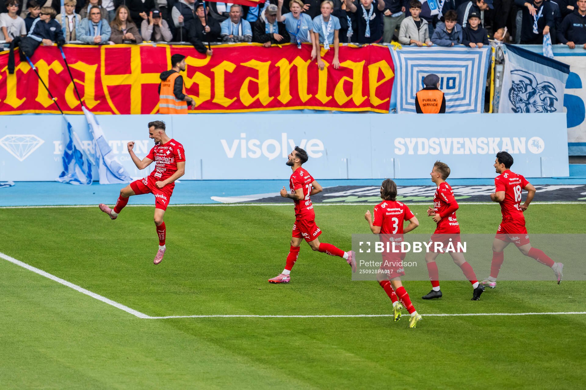 Värnamos Ajdin Zeljkovic jublar