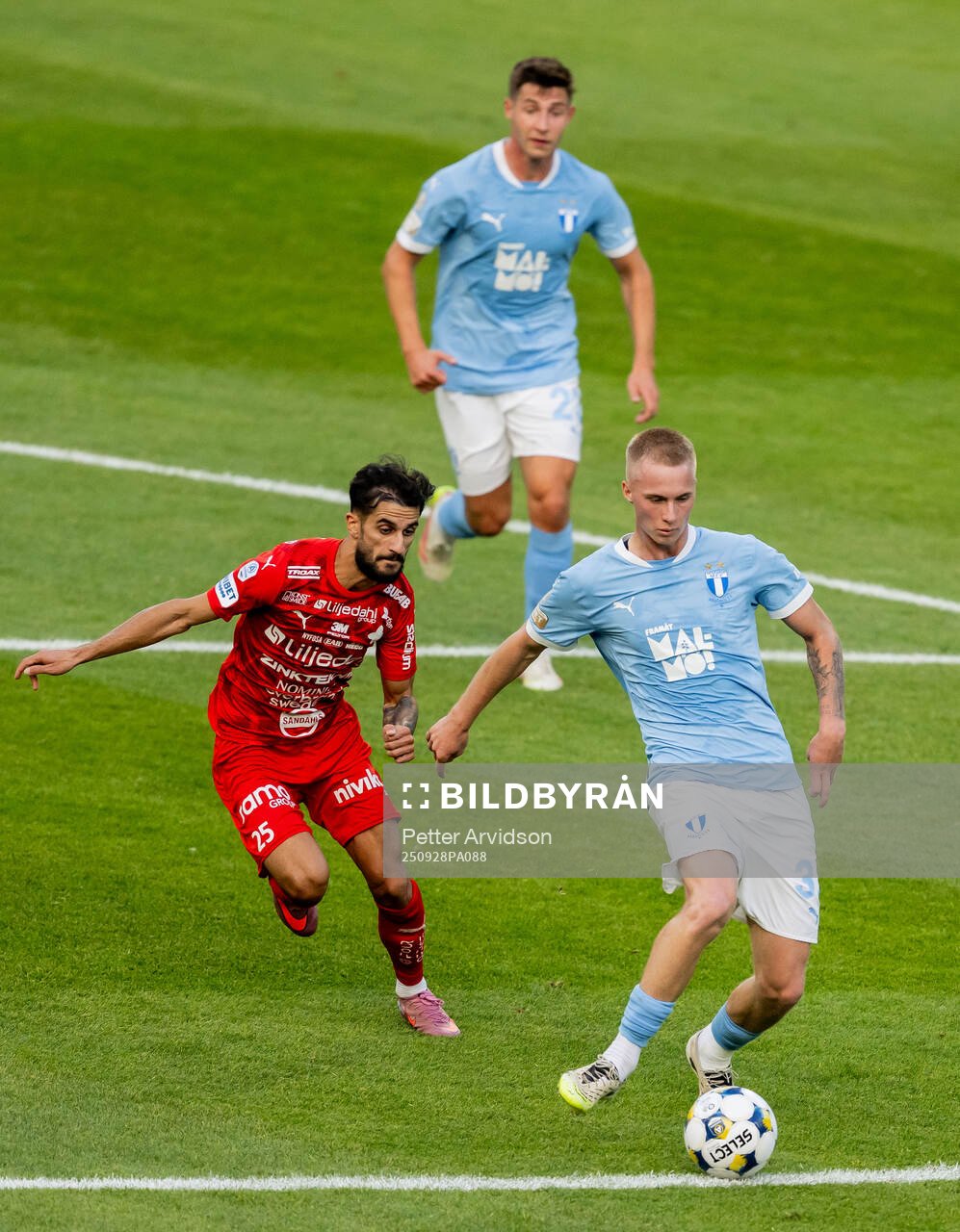 Värnamos Noah Shamoun och Malmö FFs Daniel Gudjohnsen