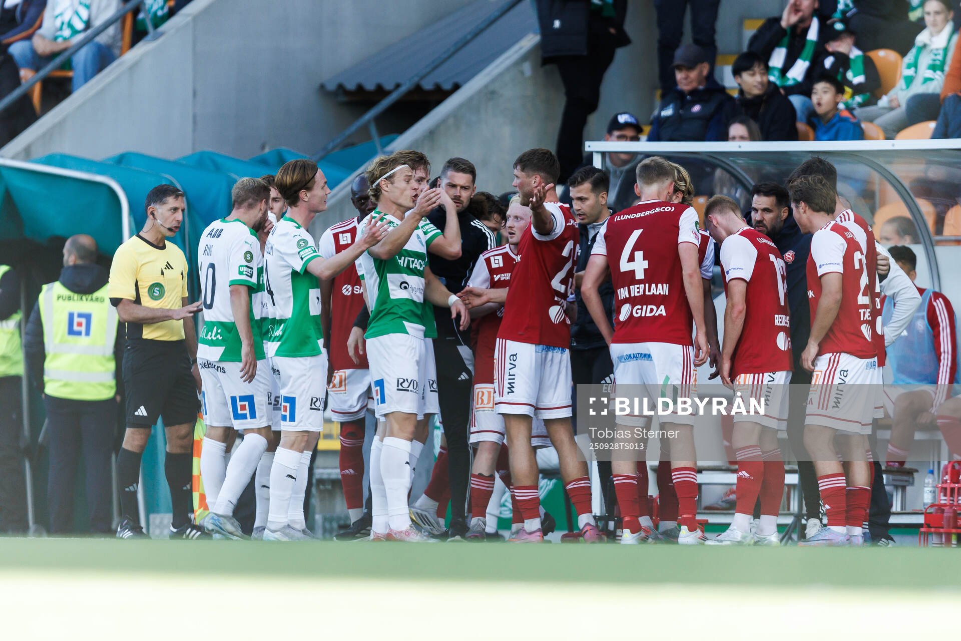 Västerås Herman Magnusson och Sandvikens IFs Emil Engqvist