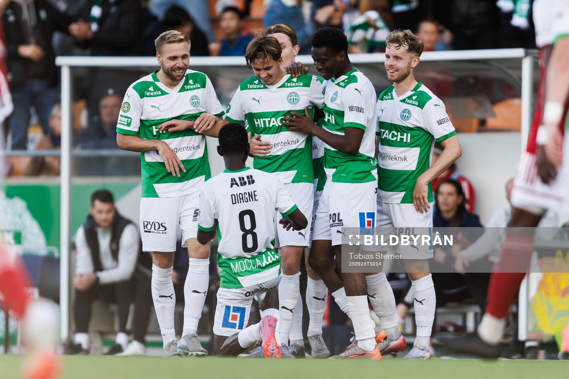 Västerås Max Larsson jublar med Jonathan Ring, Mamadou