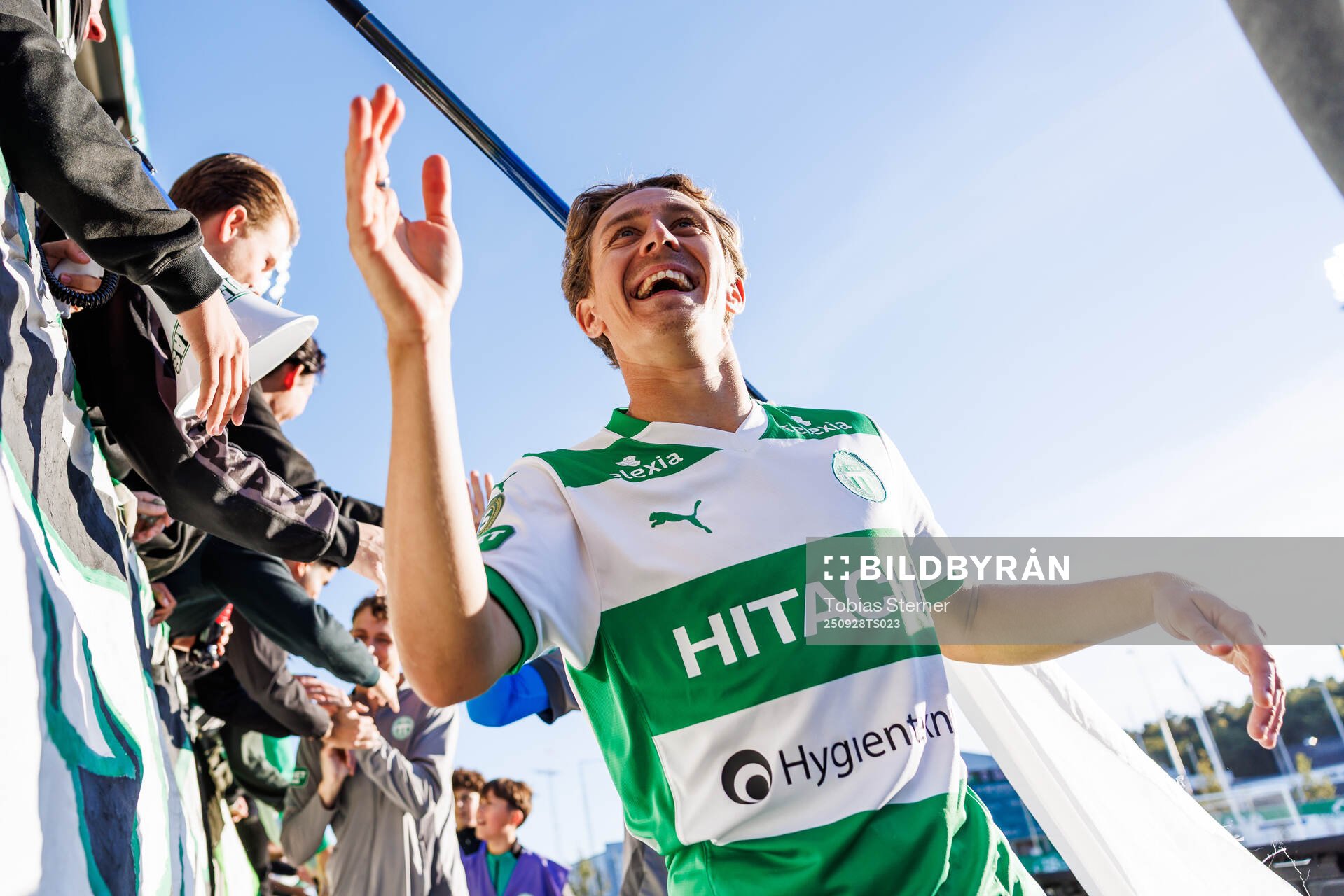 Västerås Simon Gefvert jublar