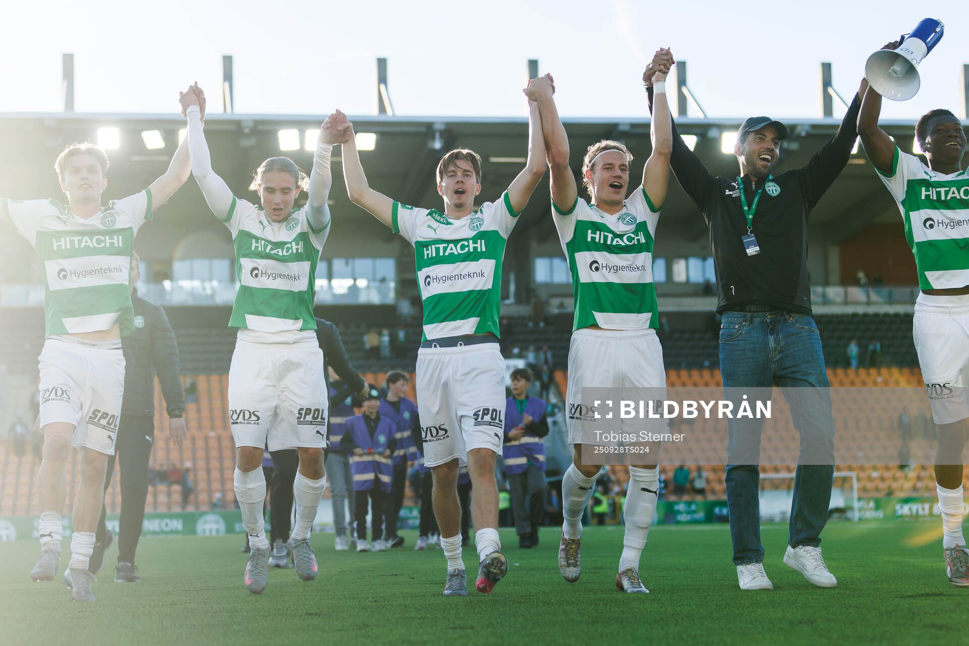 Västerås Max Larsson och Herman Magnusson  jublar