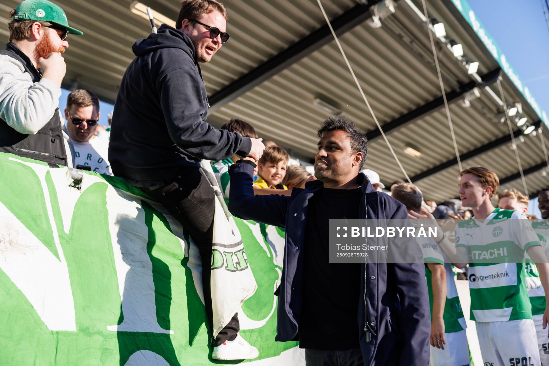 Västerås tränare  Kalle Karlsson jublar