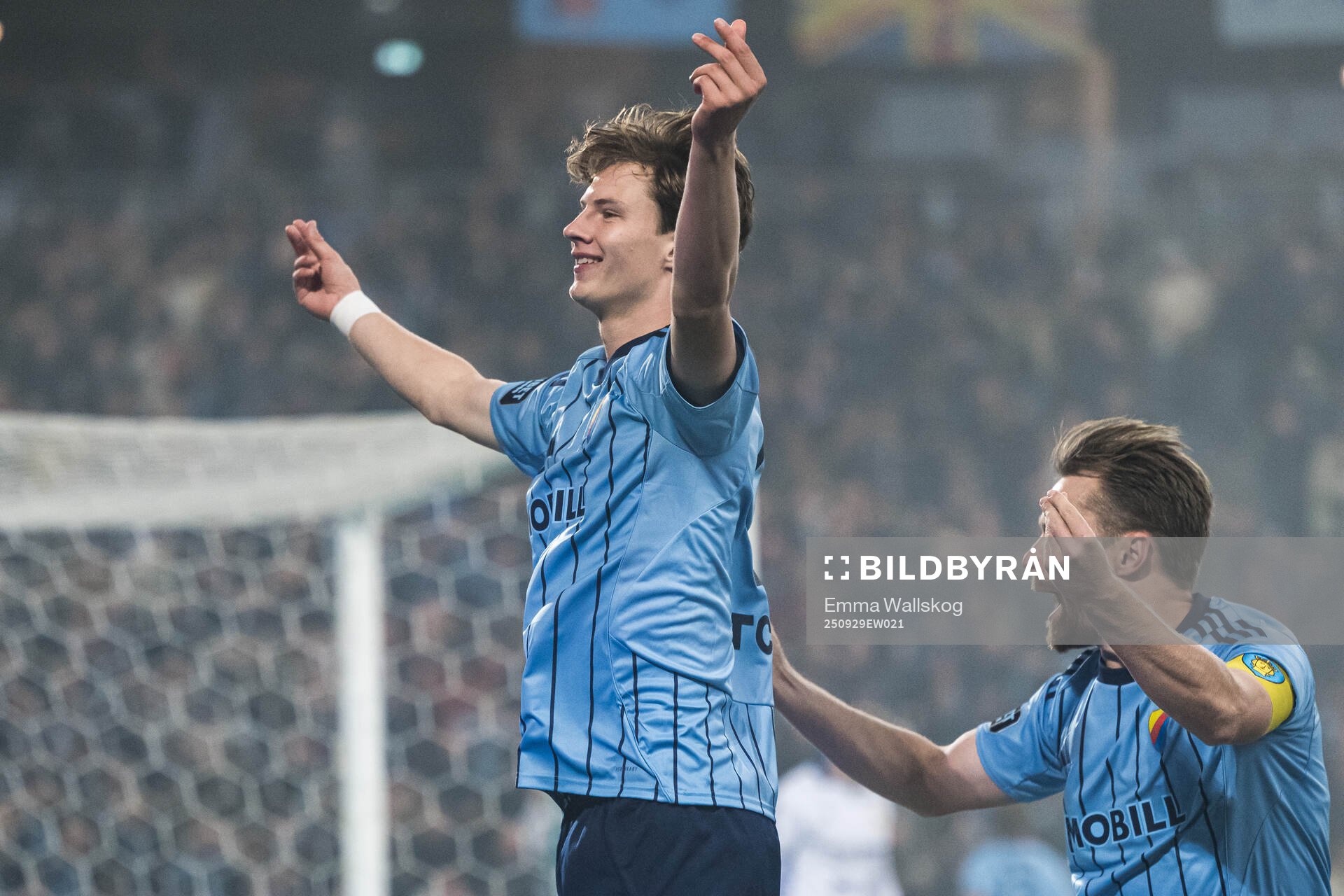 Djurgårdens August Priske Flyger och Jacob Une jublar