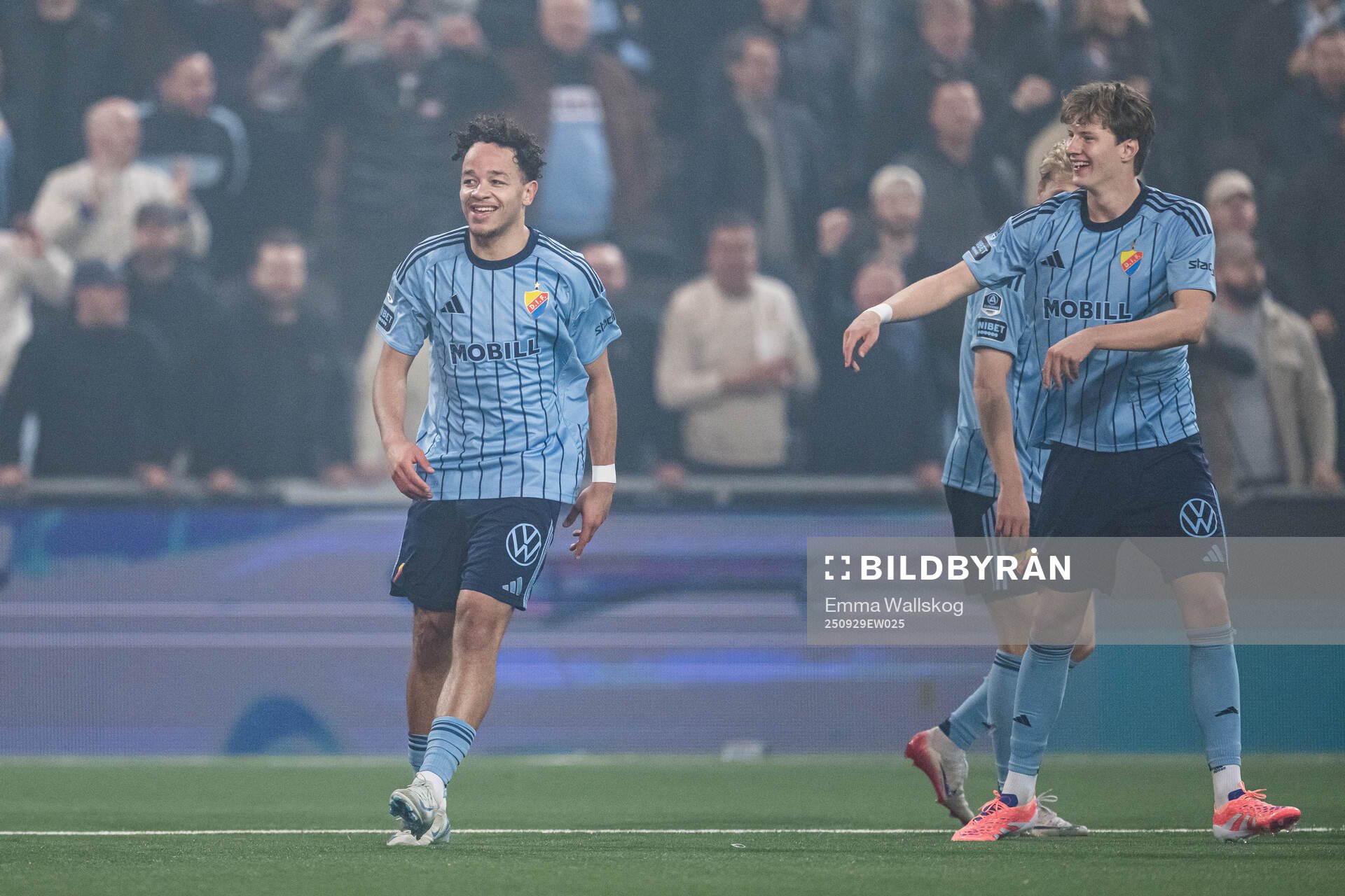 Djurgårdens Mikael Anderson och August Priske Flyger jublar